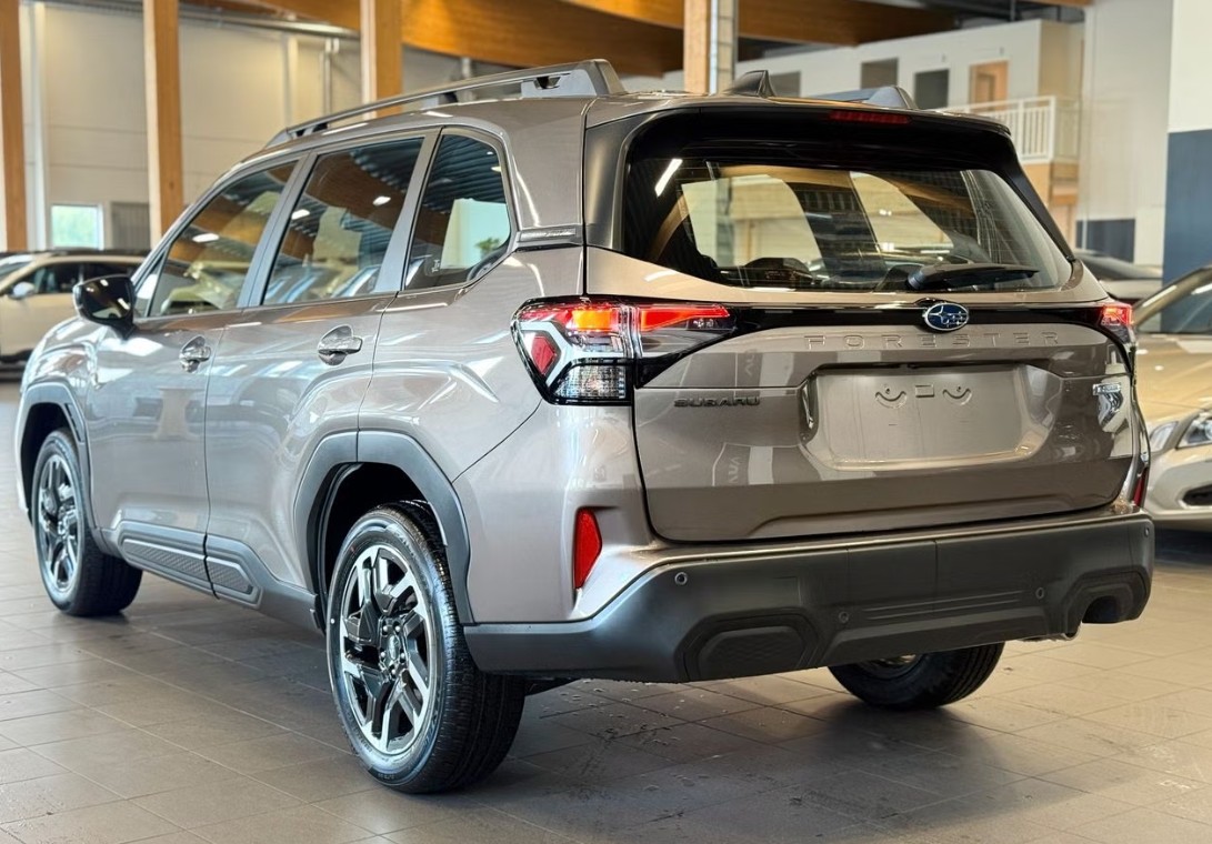 SUBARU Forester 2.0i e-Boxer Advantage Lineartronic-showroom-element-3