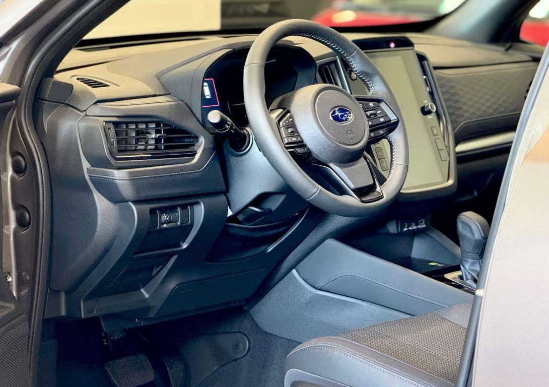 SUBARU Forester 2.0i e-Boxer Advantage Lineartronic-image-7