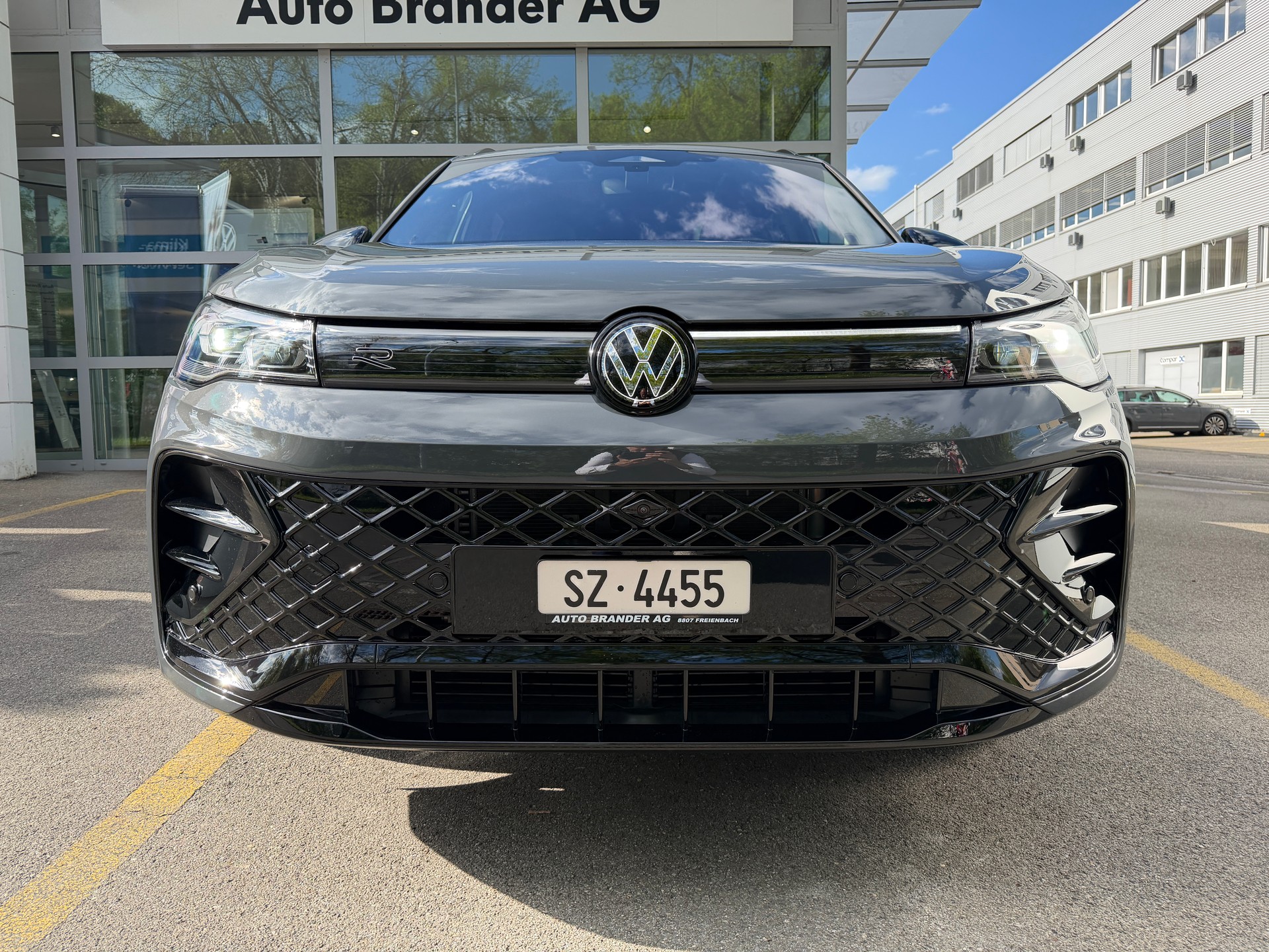 VW Tiguan 2.0 TSI DSG R-Line 4Motion-image-6