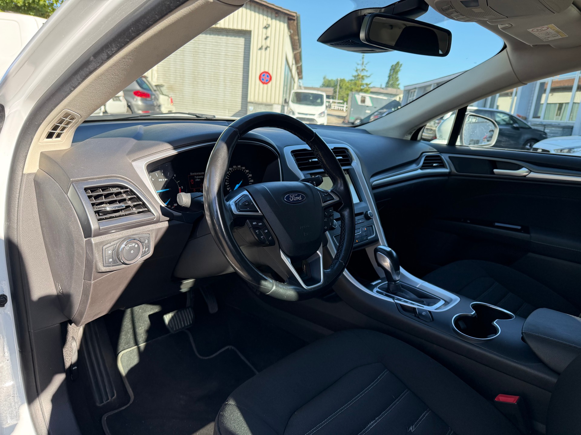 FORD Mondeo 2.0 TDCi Business Plus PowerShift-image-5