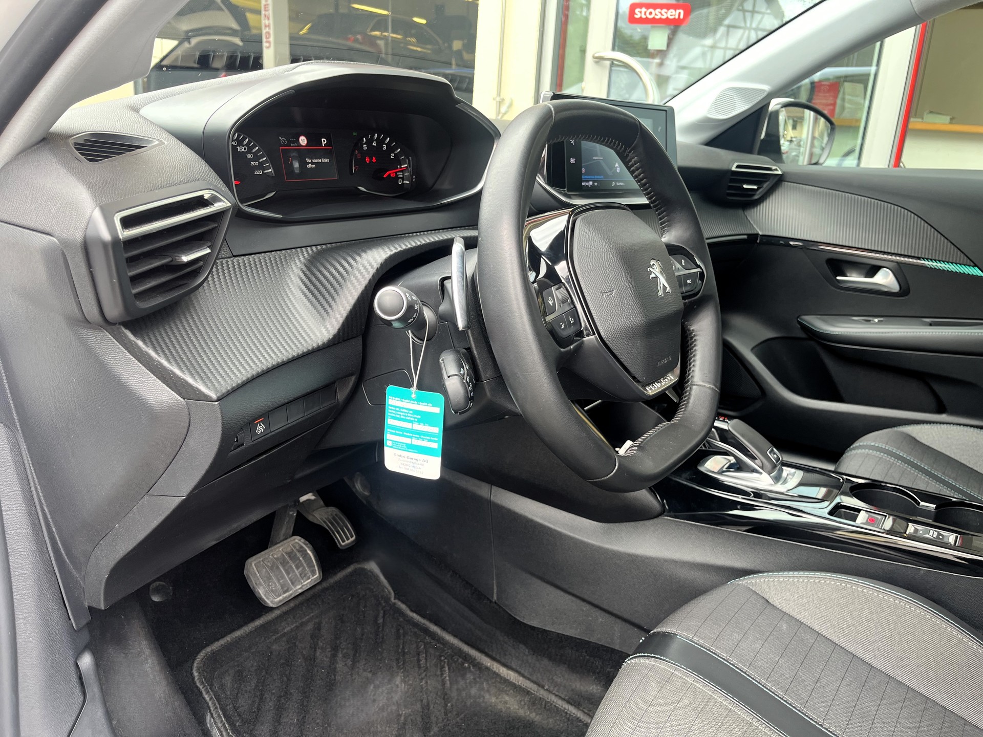 PEUGEOT 208 1.2 PureTech Allure EAT8-image-13