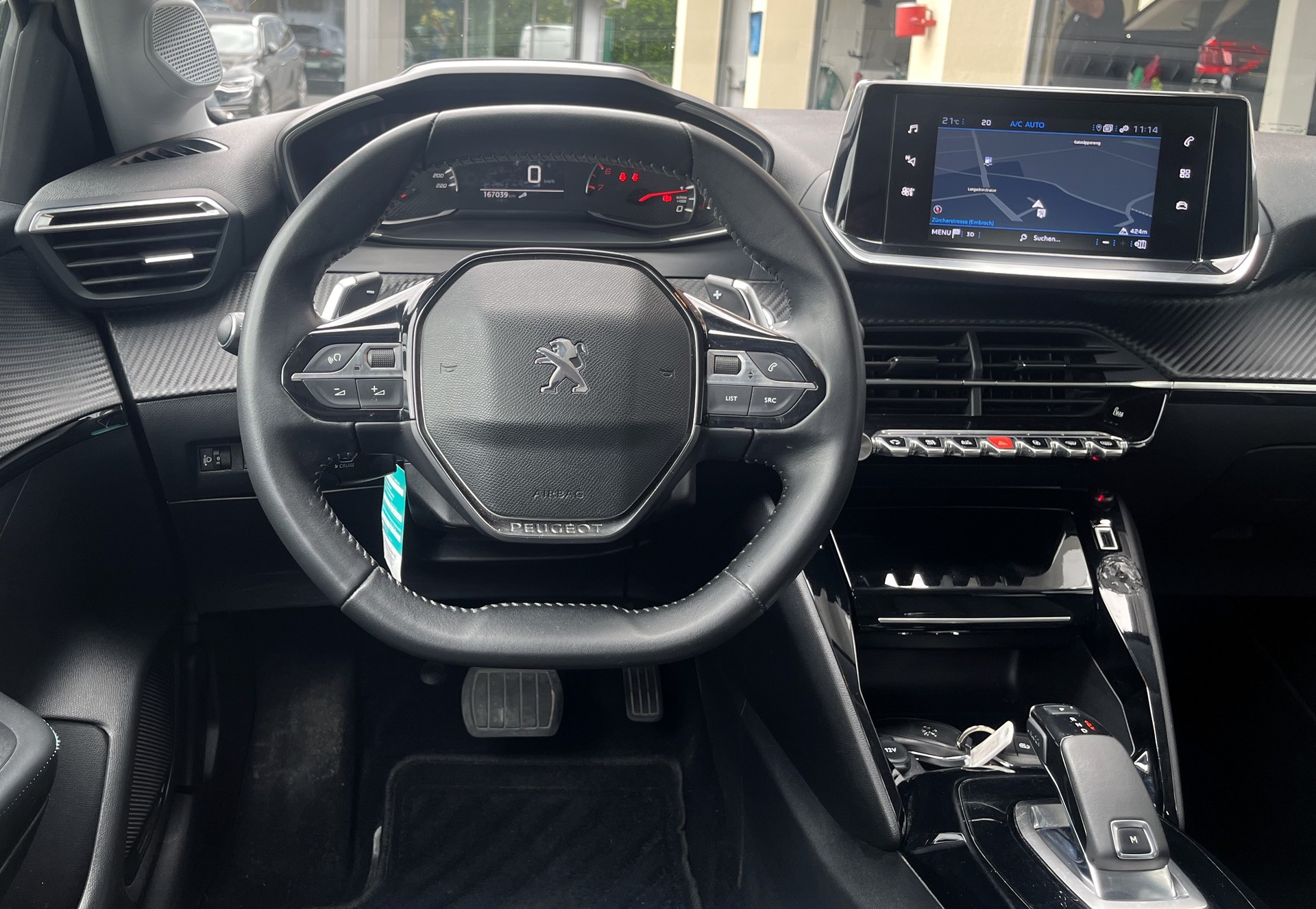 PEUGEOT 208 1.2 PureTech Allure EAT8-image-12