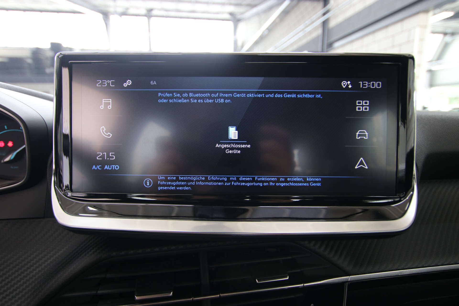 PEUGEOT 2008 1.2 145 MHEV Style-image-16