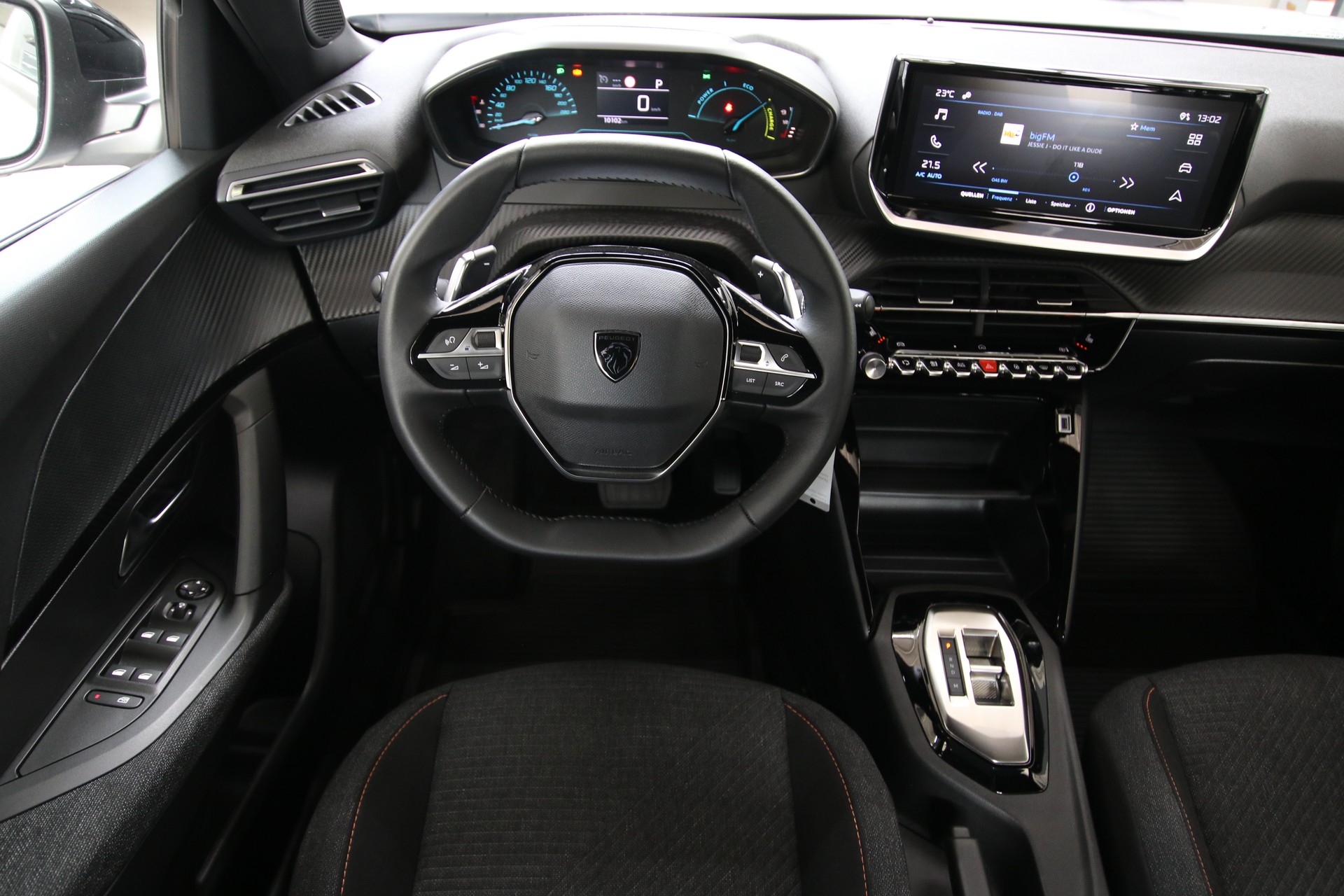 PEUGEOT 2008 1.2 145 MHEV Style-image-10