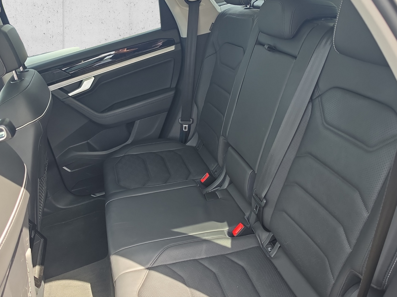 VW Touareg 3.0 TDI Elegance Tiptronic-image-12