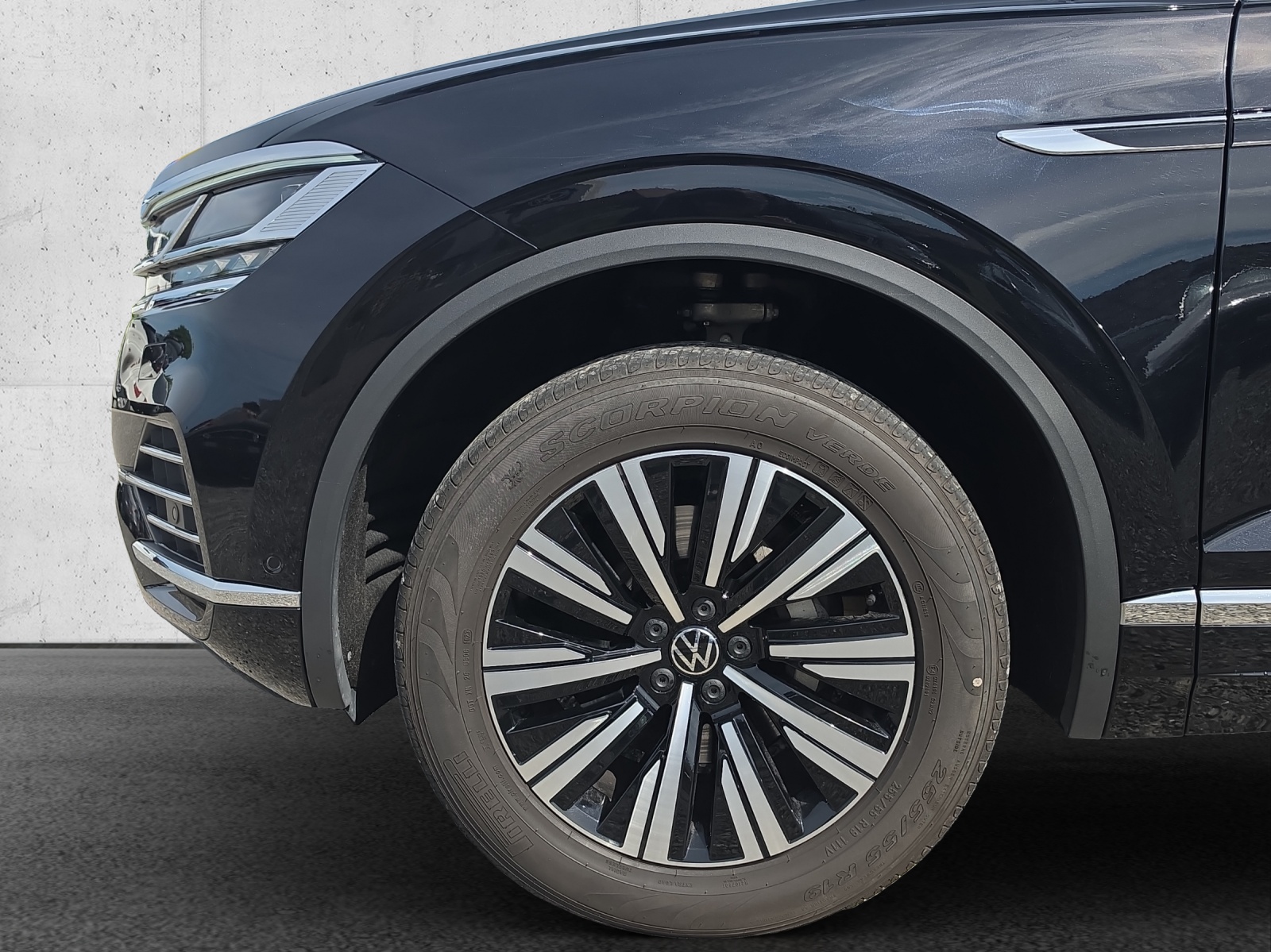 VW Touareg 3.0 TDI Elegance Tiptronic-image-15