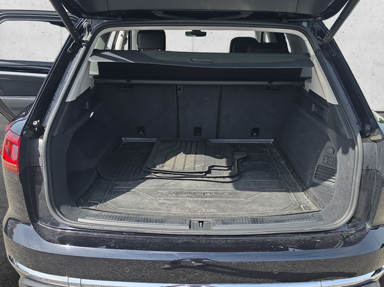 VW Touareg 3.0 TDI Elegance Tiptronic-image-14