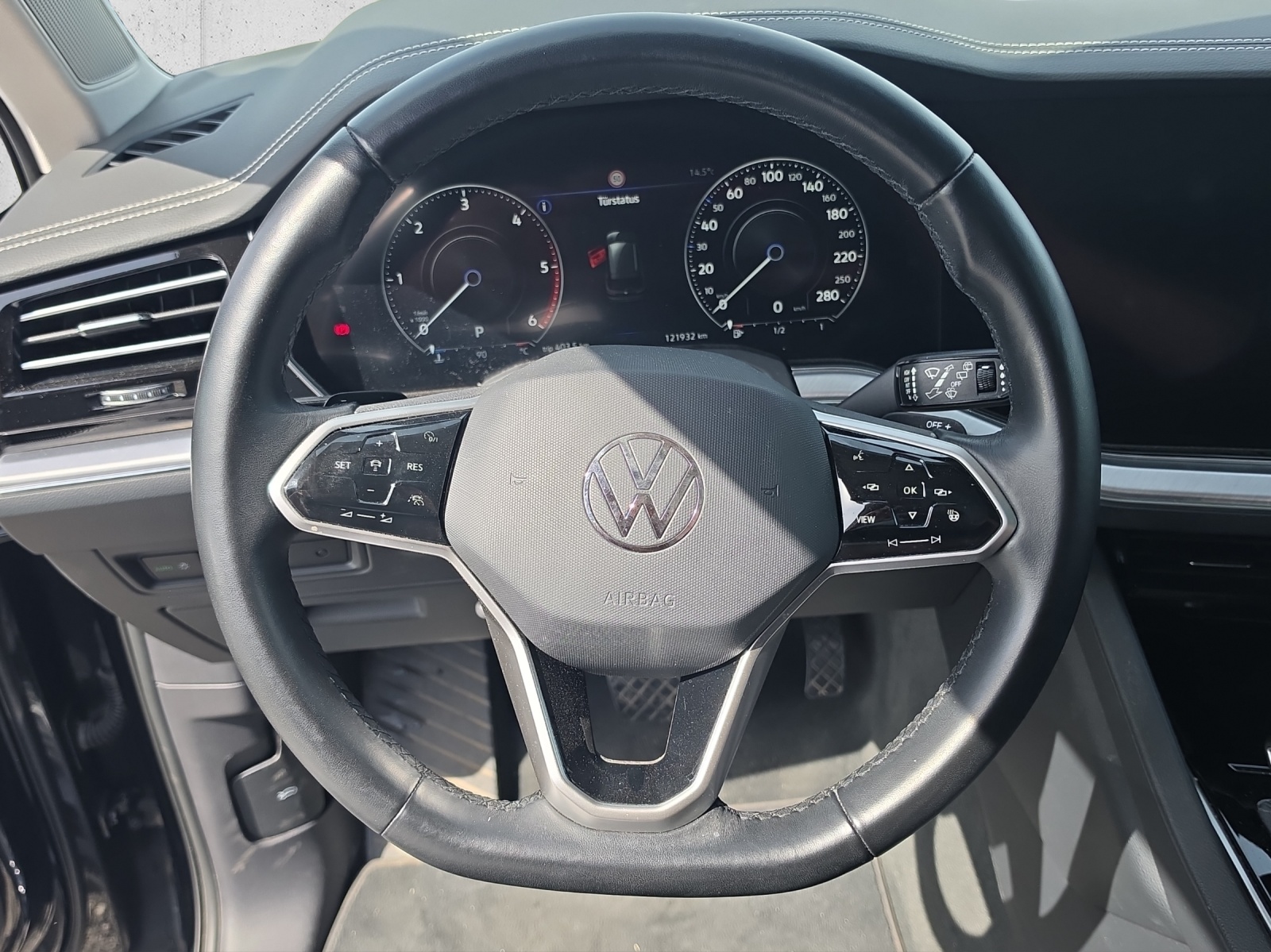 VW Touareg 3.0 TDI Elegance Tiptronic-image-9