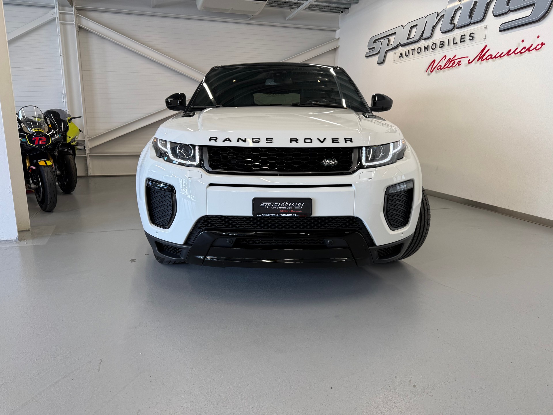 LAND ROVER Range Rover Evoque 2.0 TD4 HSE Dynamic-image-2