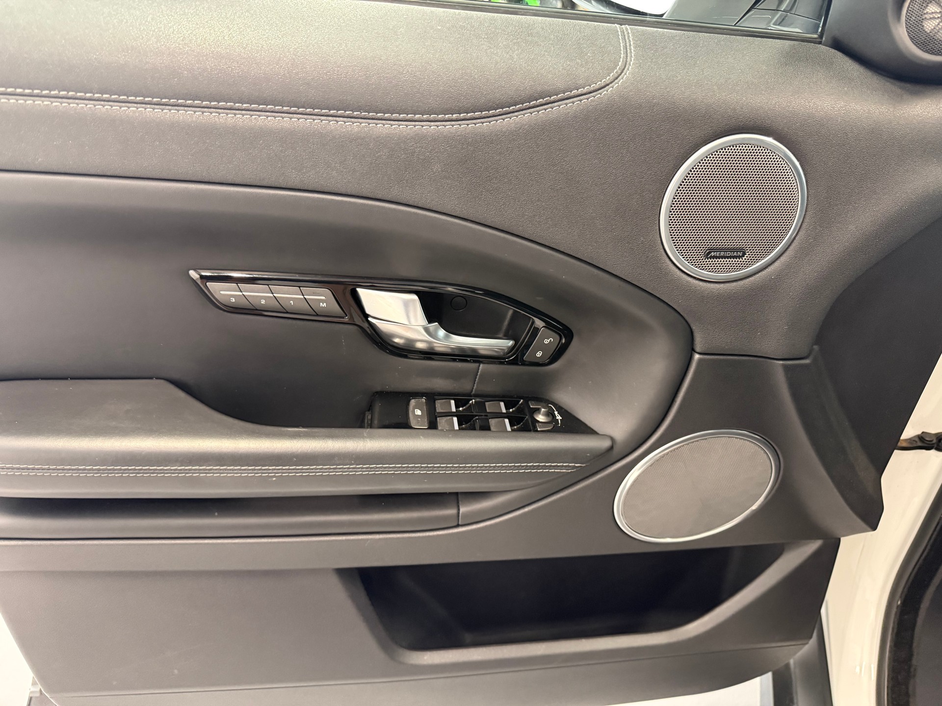 LAND ROVER Range Rover Evoque 2.0 TD4 HSE Dynamic-image-15