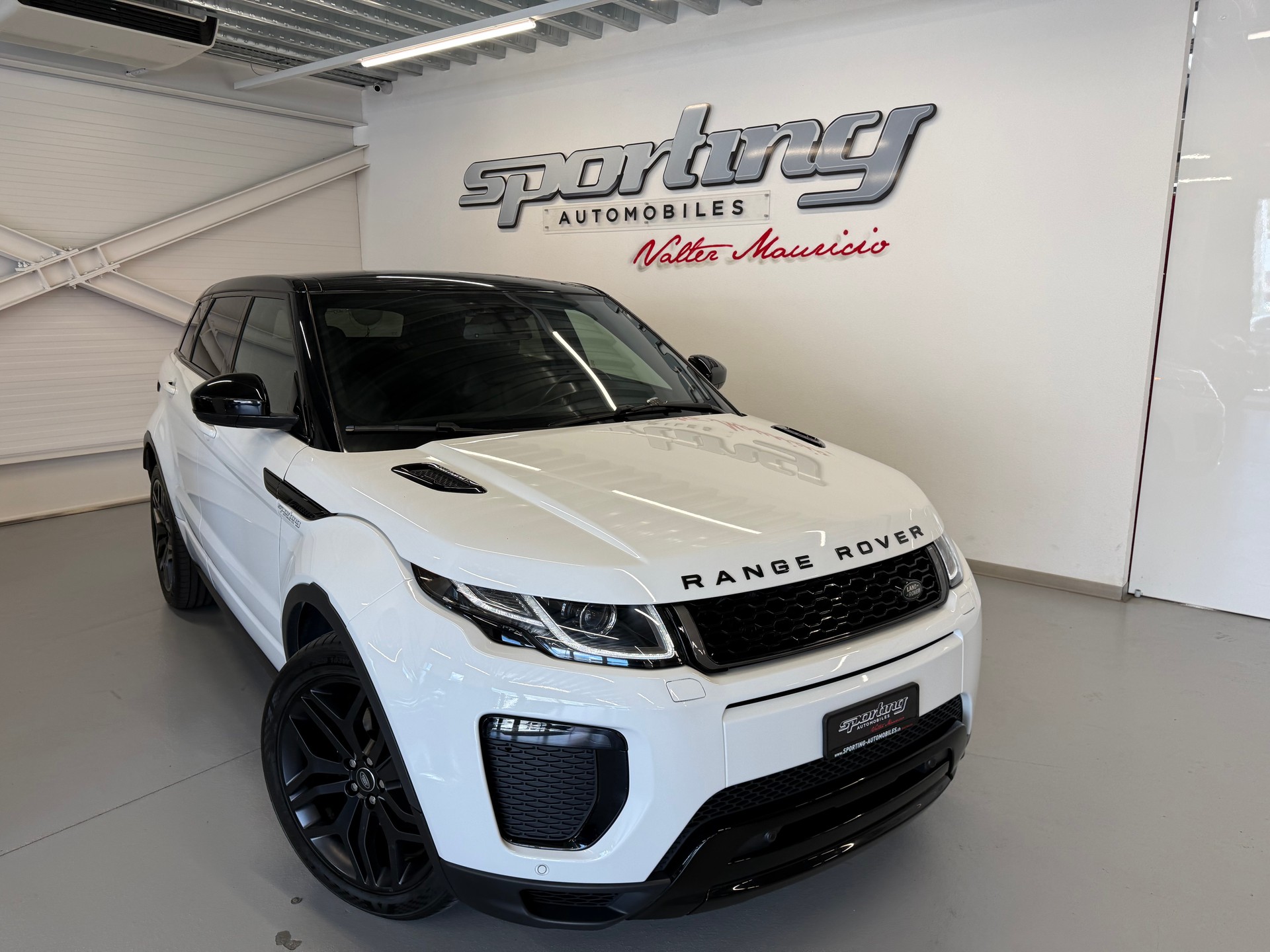LAND ROVER Range Rover Evoque 2.0 TD4 HSE Dynamic-image-0