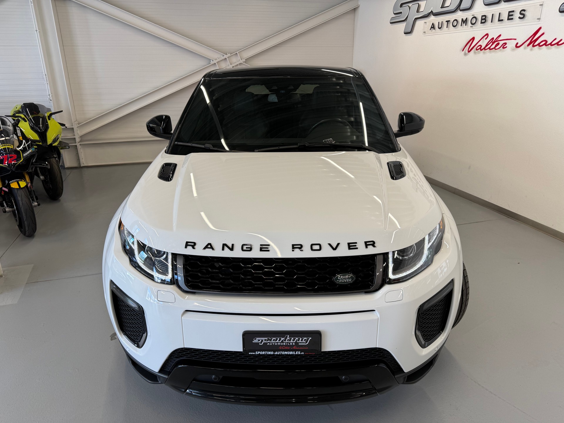 LAND ROVER Range Rover Evoque 2.0 TD4 HSE Dynamic-image-4
