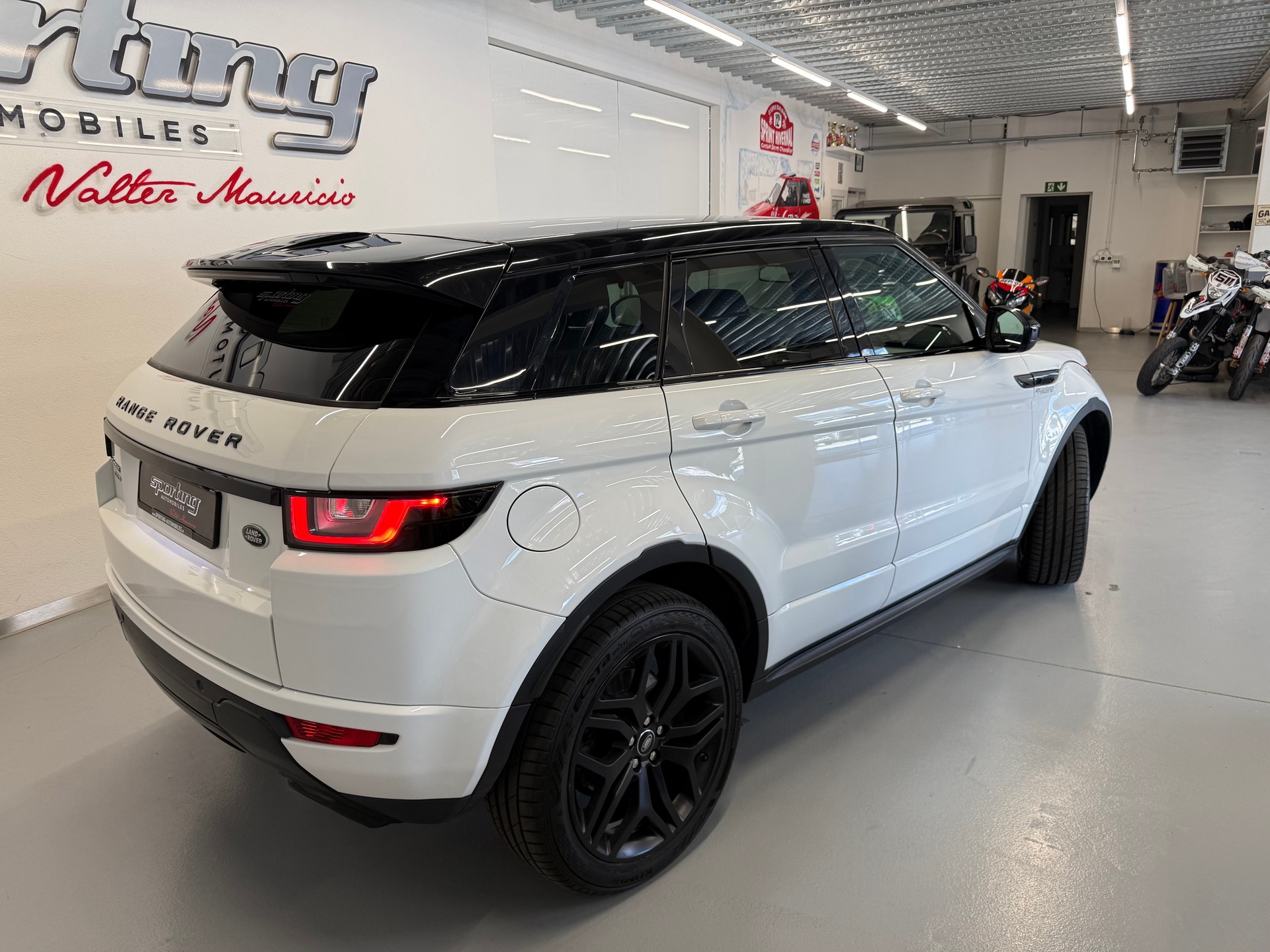 LAND ROVER Range Rover Evoque 2.0 TD4 HSE Dynamic-image-6