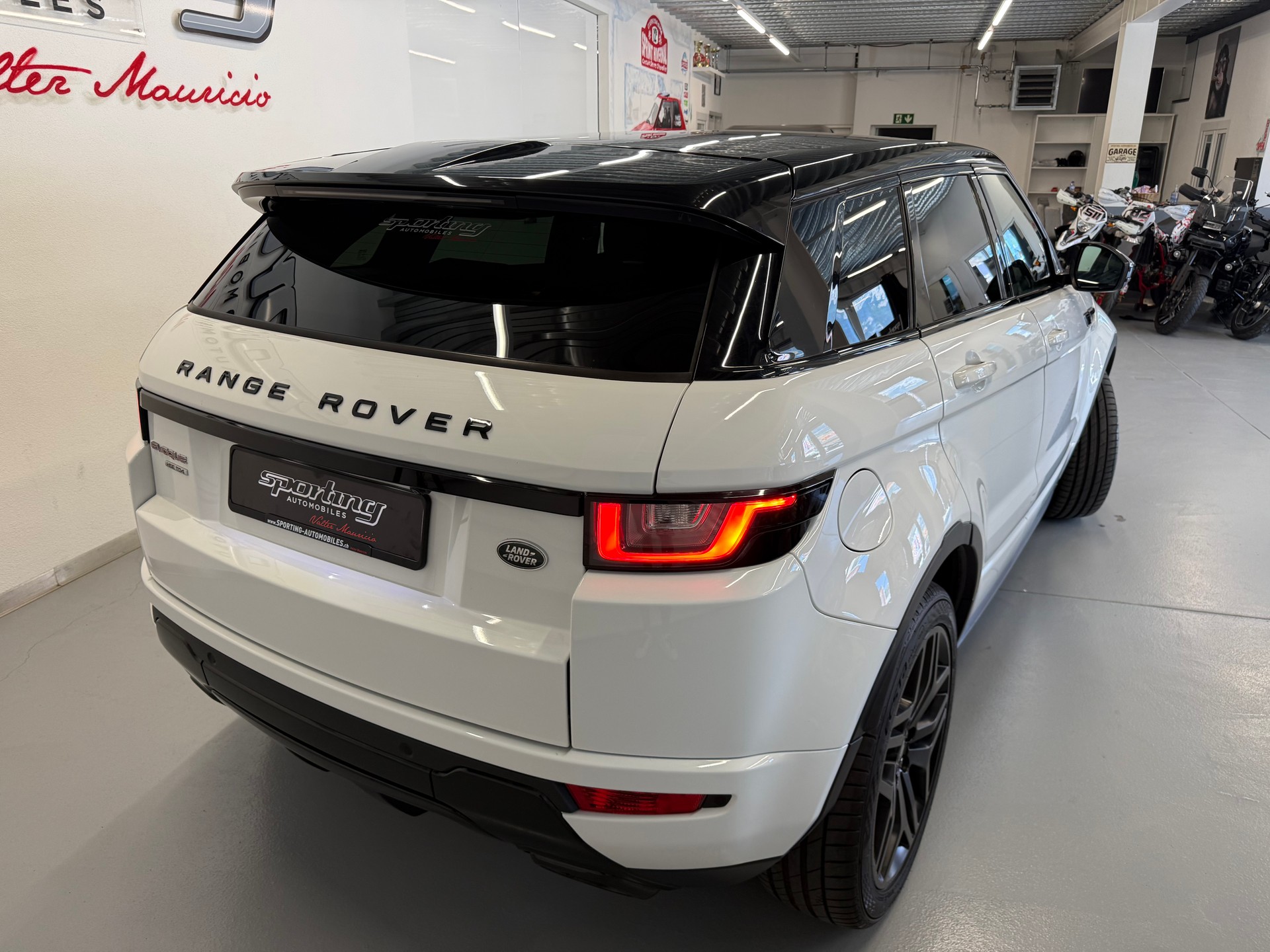 LAND ROVER Range Rover Evoque 2.0 TD4 HSE Dynamic-image-8