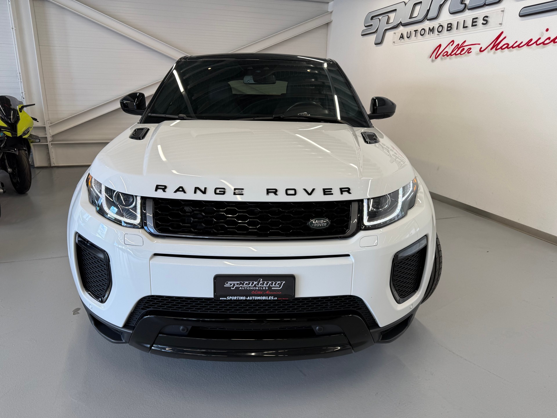 LAND ROVER Range Rover Evoque 2.0 TD4 HSE Dynamic-image-3