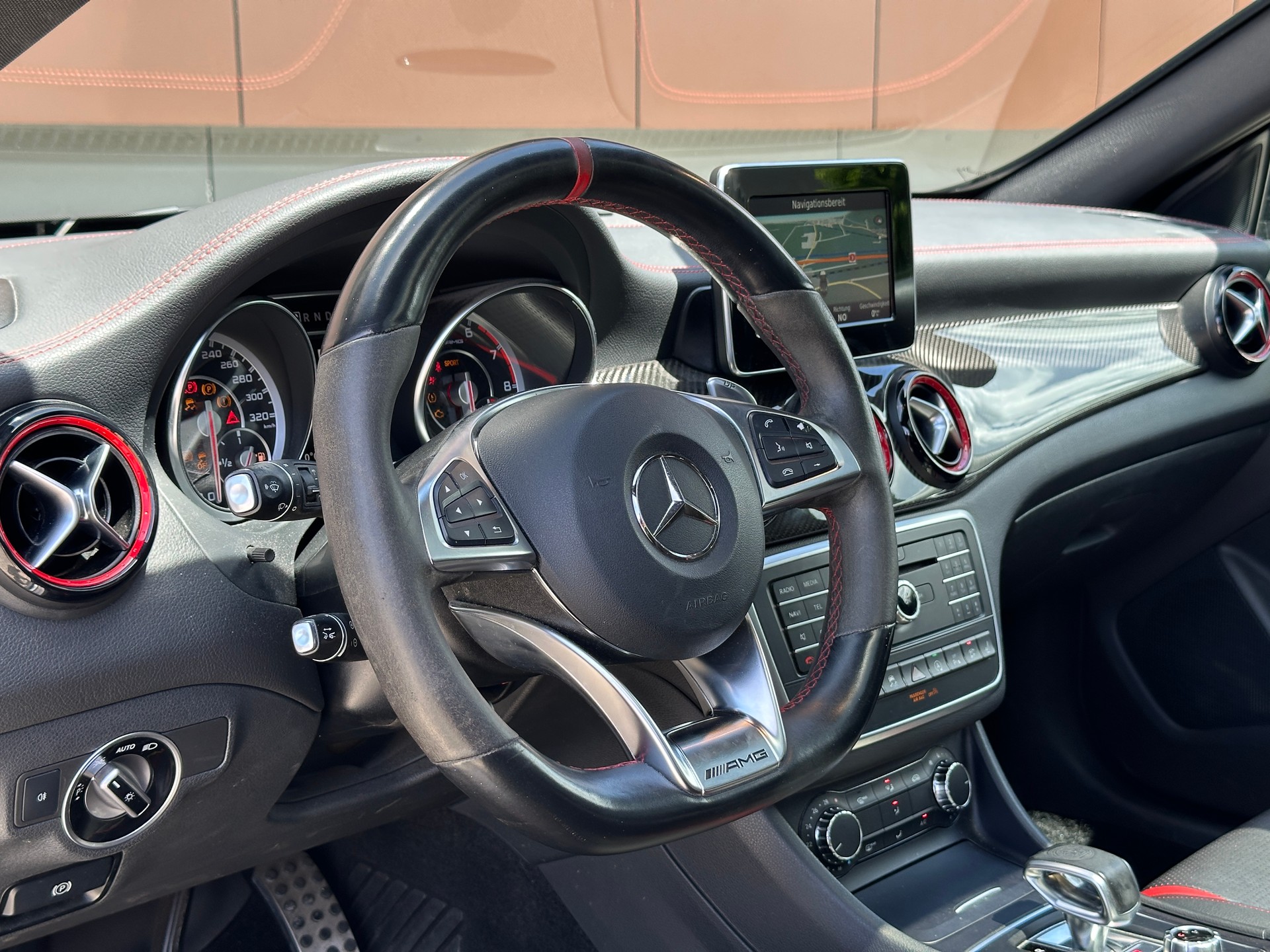 MERCEDES-BENZ GLA 45 AMG 4Matic 7G-DCT *Performance-AGA* *Schalensitze*-image-14