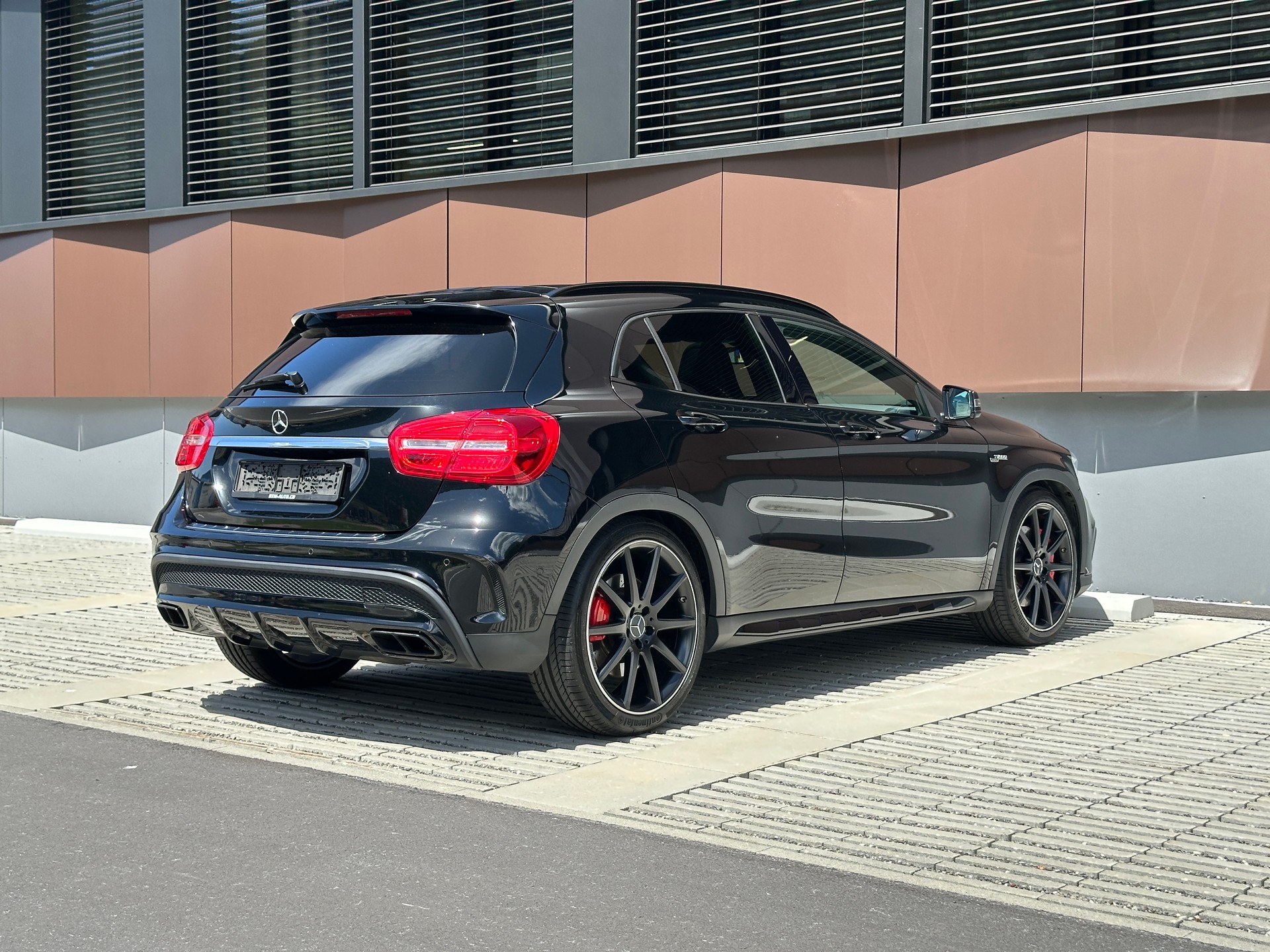 MERCEDES-BENZ GLA 45 AMG 4Matic 7G-DCT *Performance-AGA* *Schalensitze*-image-5