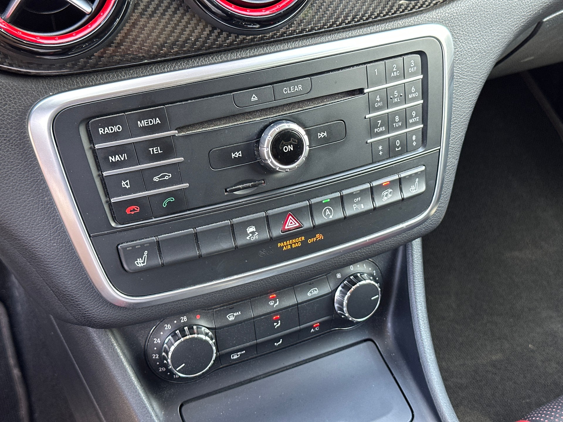 MERCEDES-BENZ GLA 45 AMG 4Matic 7G-DCT *Performance-AGA* *Schalensitze*-image-18