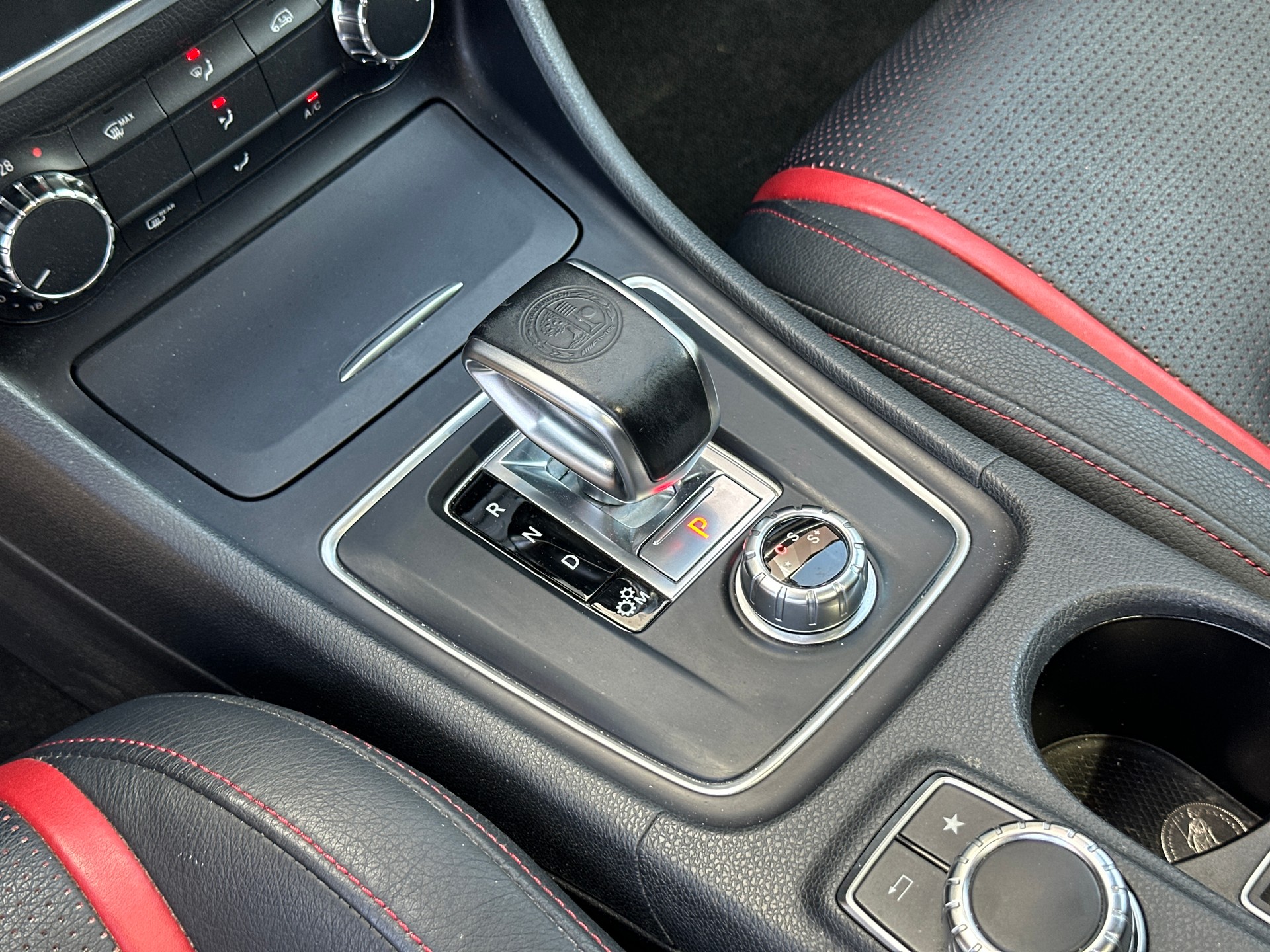 MERCEDES-BENZ GLA 45 AMG 4Matic 7G-DCT *Performance-AGA* *Schalensitze*-image-17