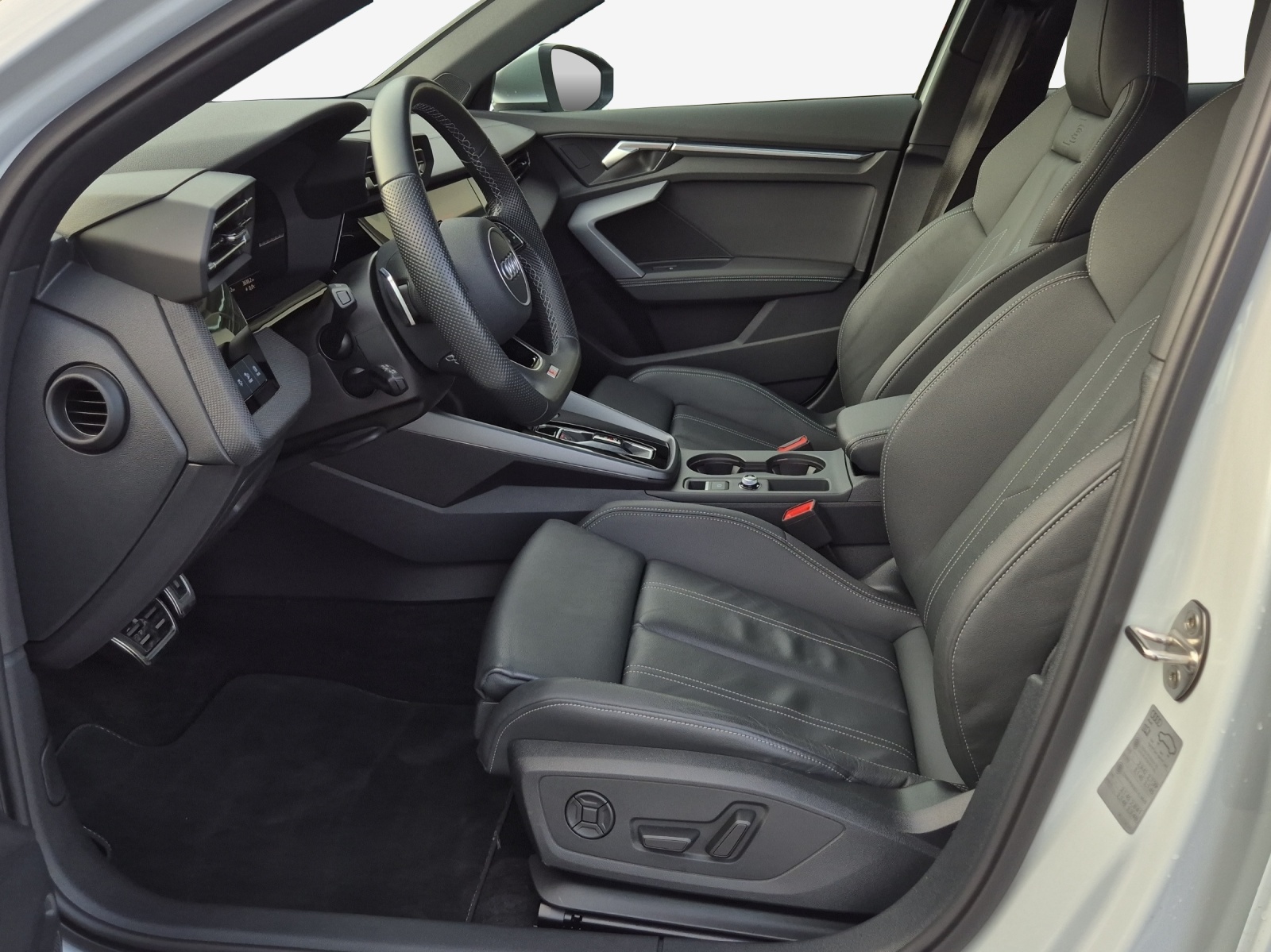 AUDI S3 Sportback TFSI quattro S-tronic-image-7