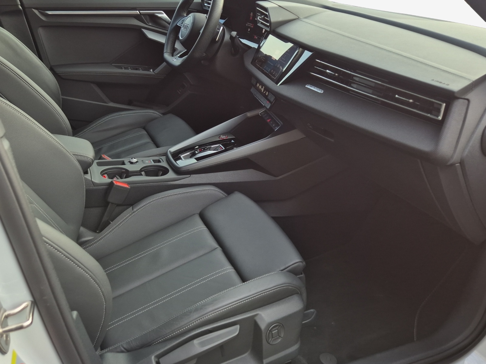AUDI S3 Sportback TFSI quattro S-tronic-image-13