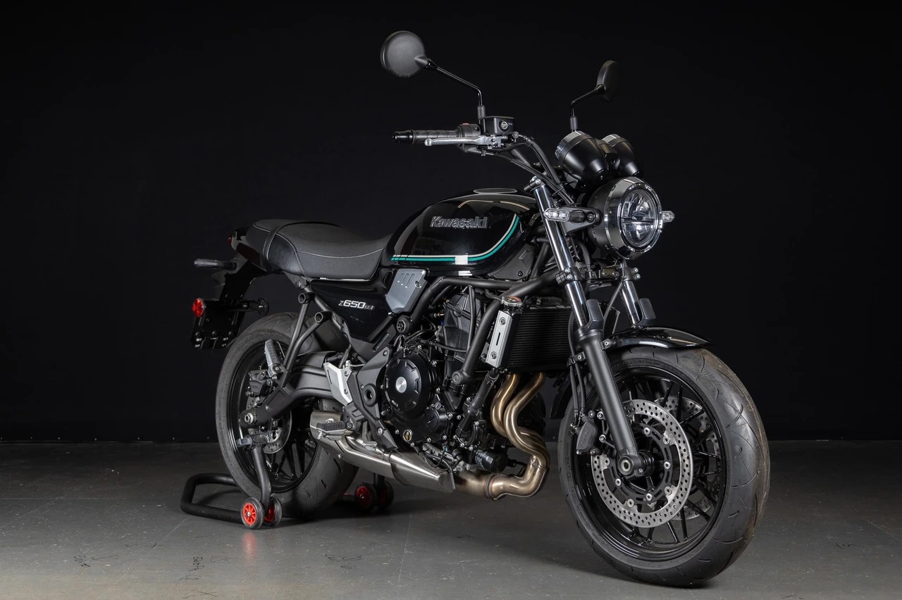 KAWASAKI Z 650 RS-showroom-element-1