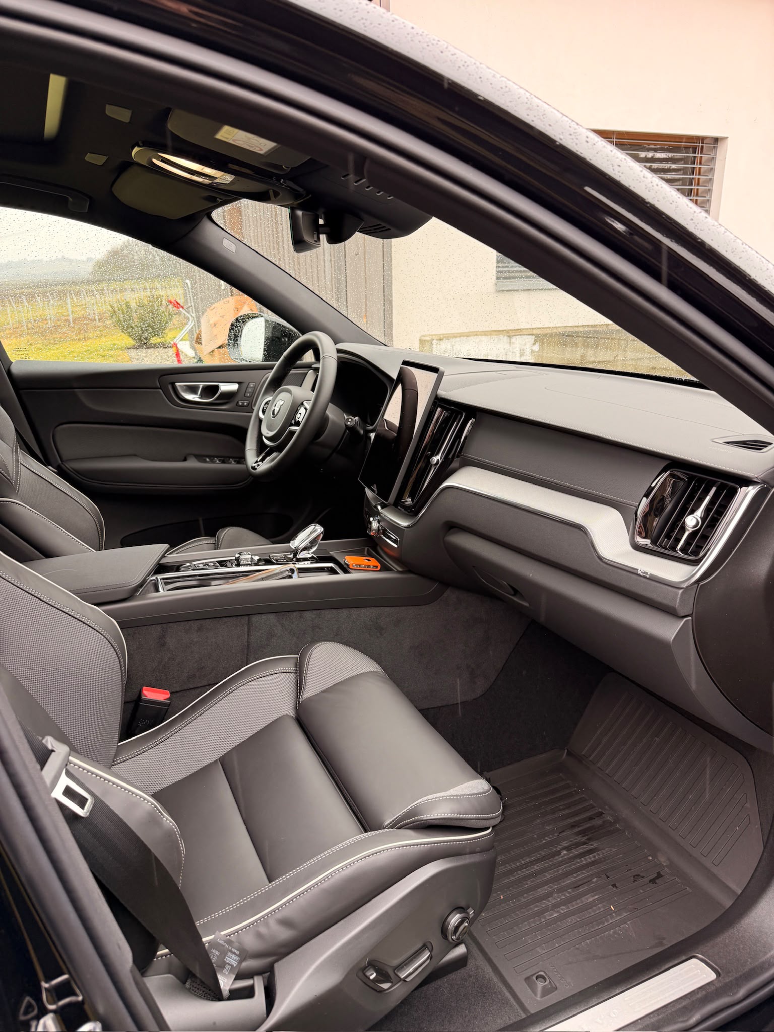 VOLVO 2.0 T6 TE Black Edition eAWD-image-2