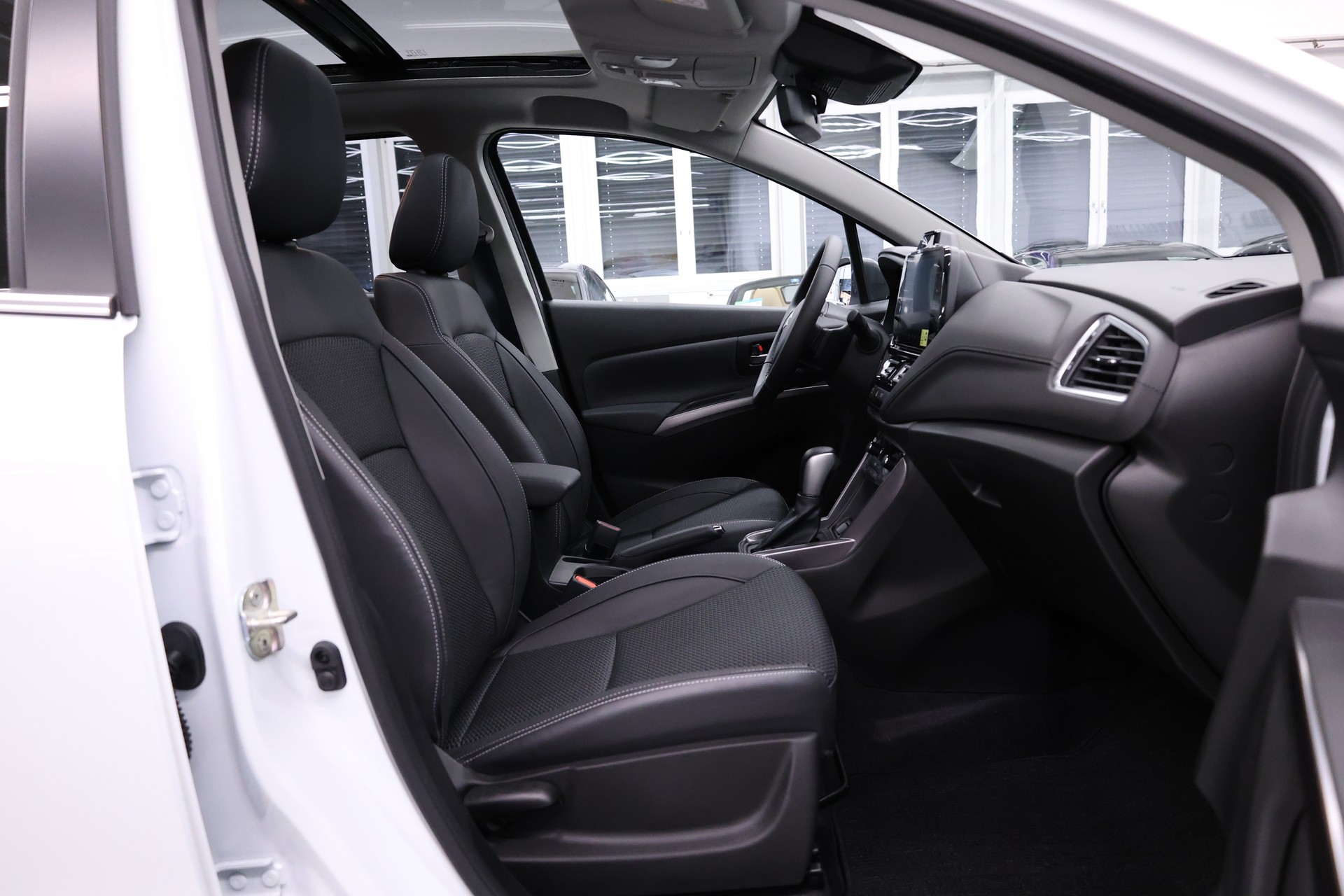 SUZUKI S-Cross 1.4 T Compact Top Hybrid 4x4-image-15