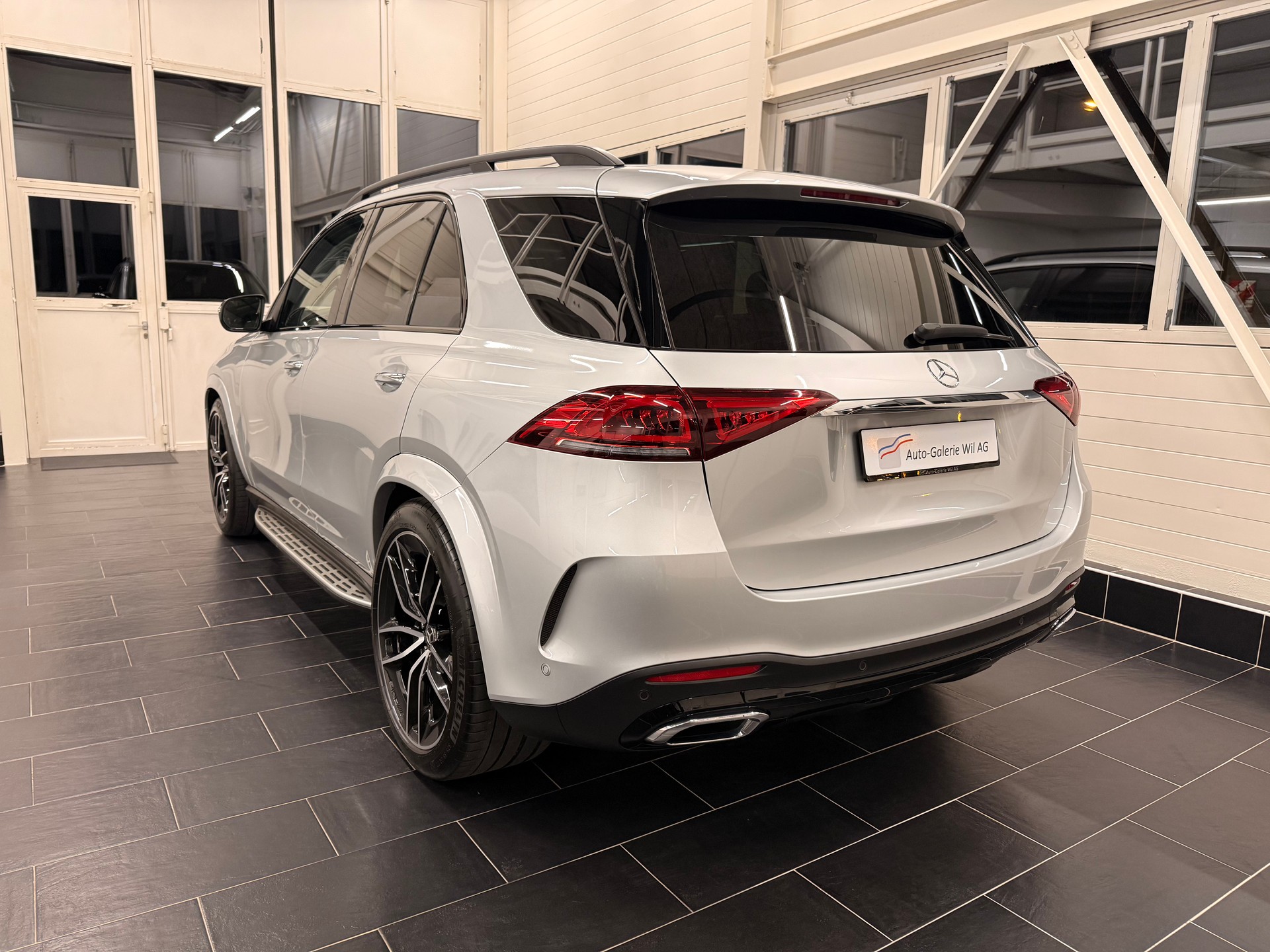 MERCEDES-BENZ GLE 350 d 4Matic AMG Line 9G-Tronic-image-4