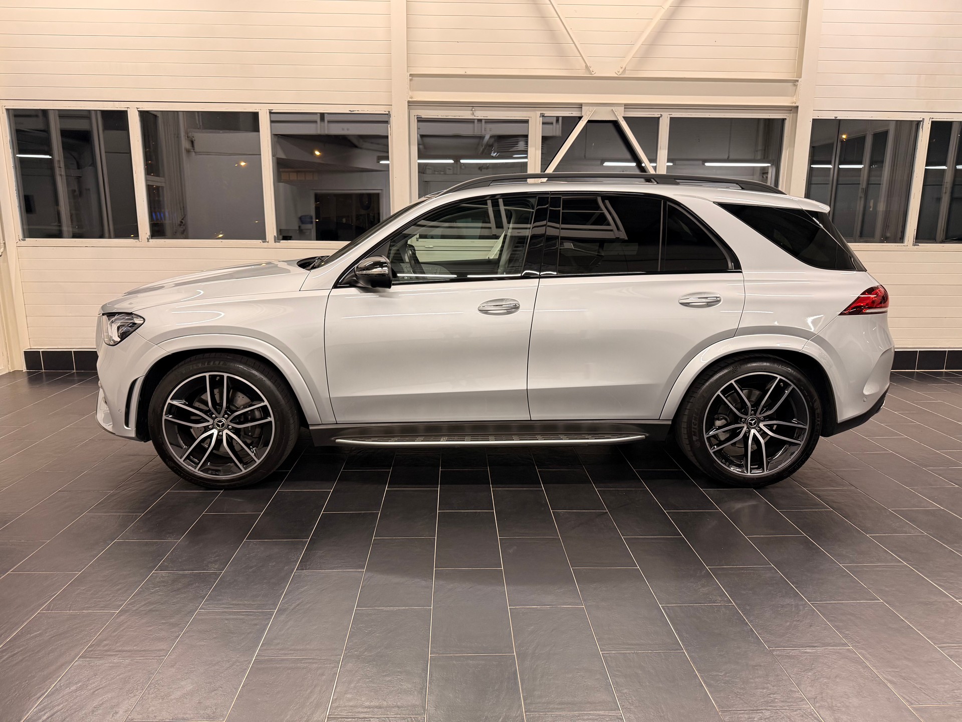 MERCEDES-BENZ GLE 350 d 4Matic AMG Line 9G-Tronic-image-3