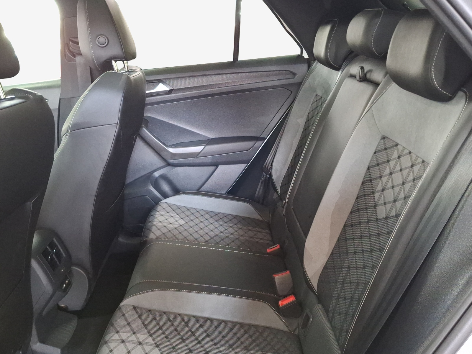 VW T-Roc 2.0 TSI R-Line DSG 4Motion-image-11