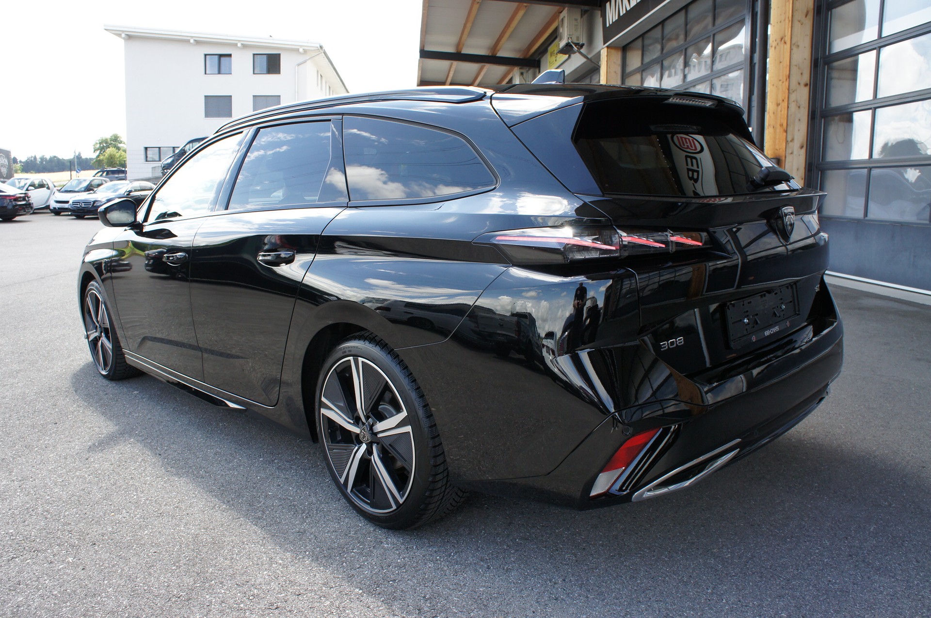 PEUGEOT 308 SW 1.2 HEV 145 GT-image-2