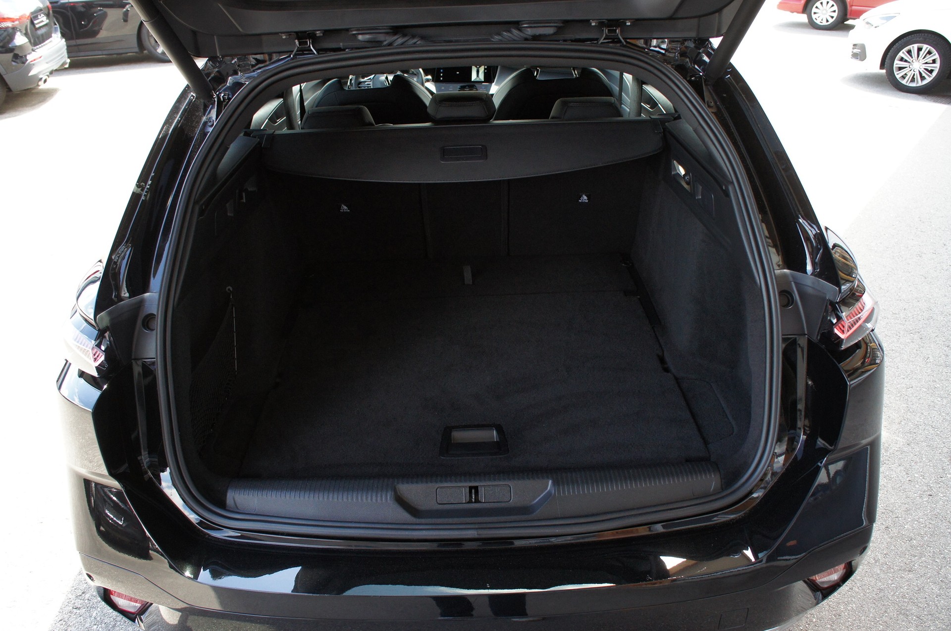PEUGEOT 308 SW 1.2 HEV 145 GT-image-11