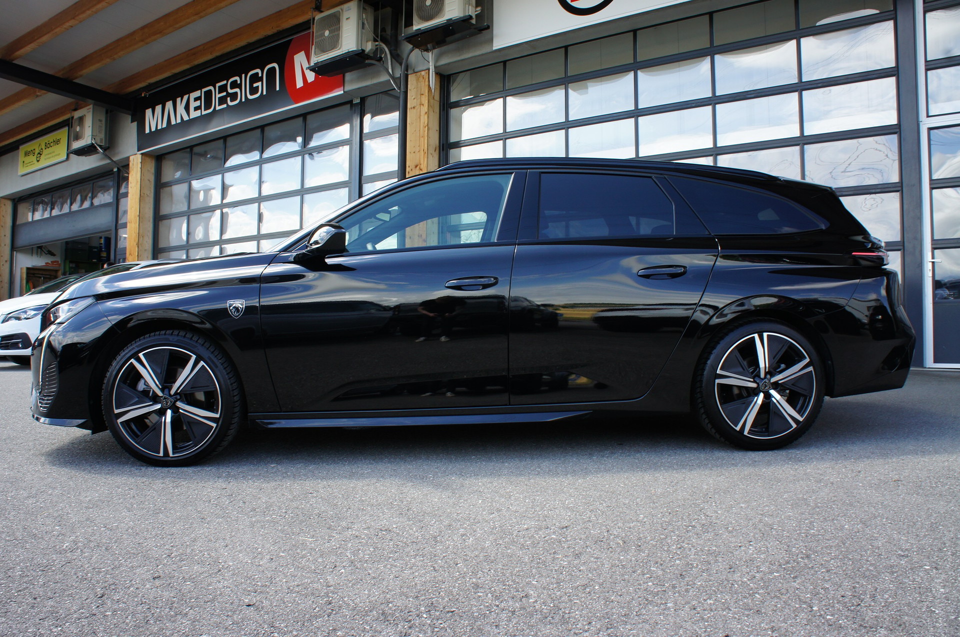 PEUGEOT 308 SW 1.2 HEV 145 GT-image-1