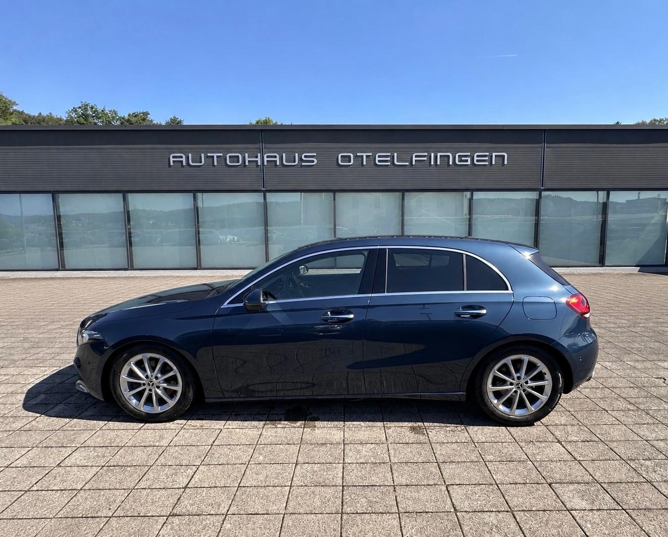 MERCEDES-BENZ A 200 Progressive-image-0
