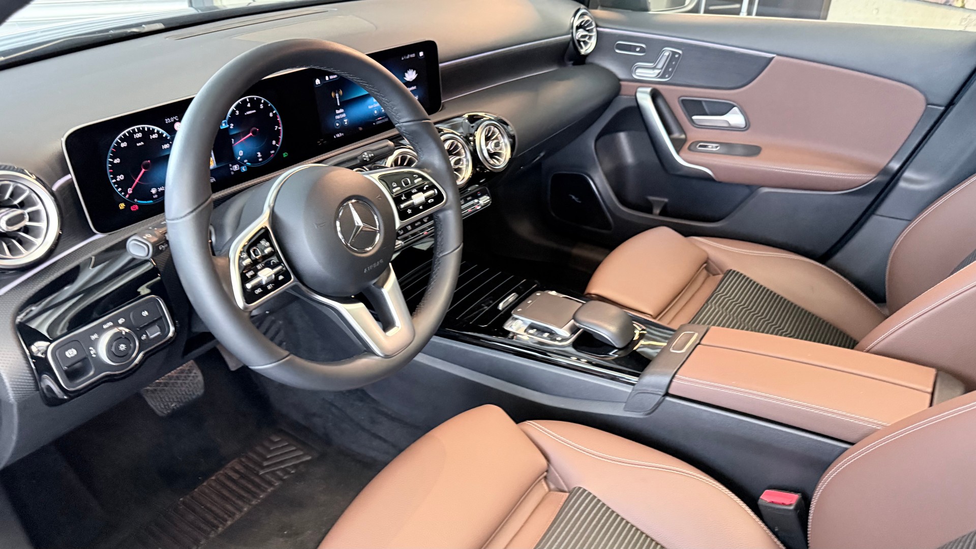 MERCEDES-BENZ A 200 Progressive-image-10