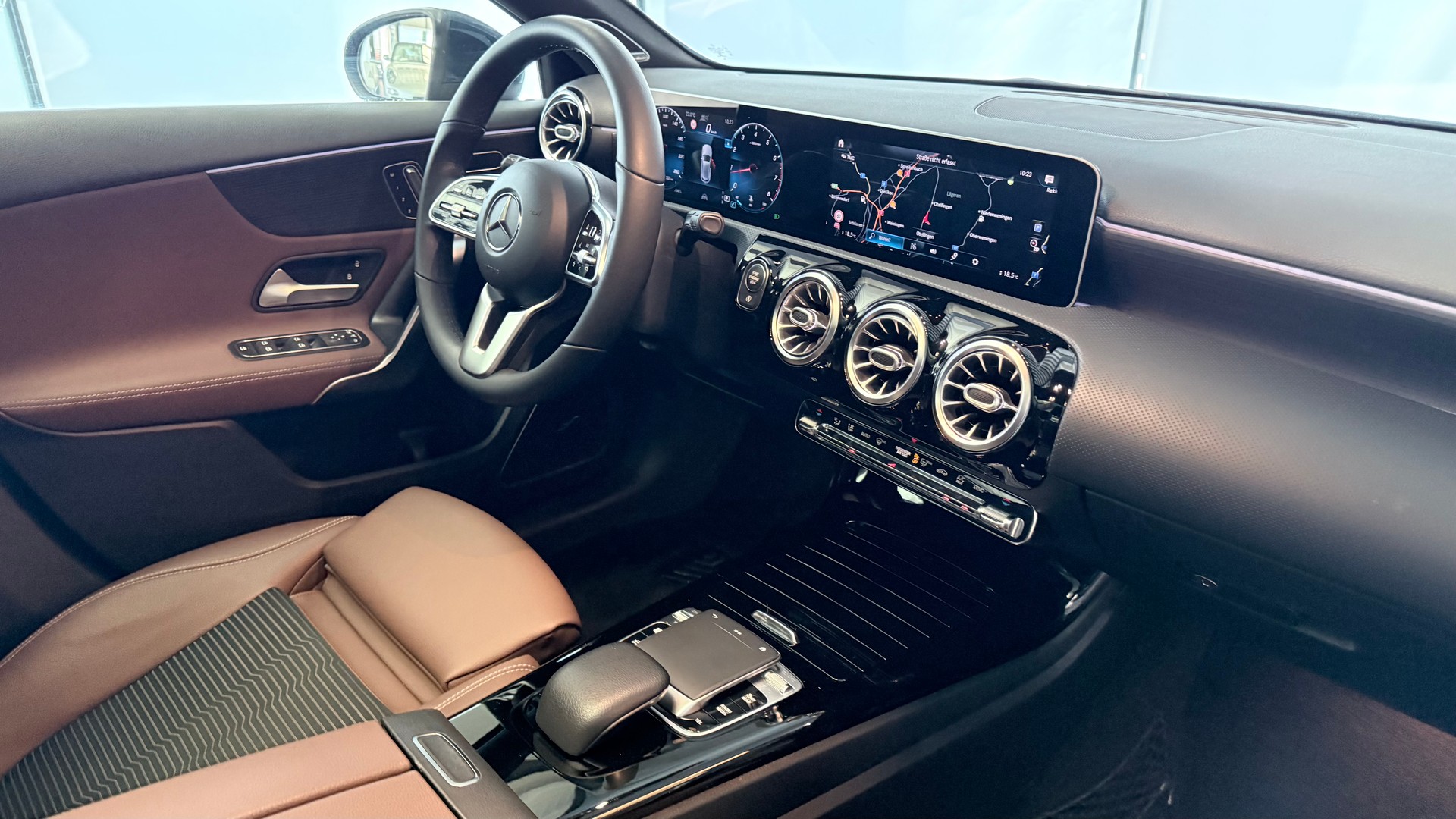 MERCEDES-BENZ A 200 Progressive-image-27