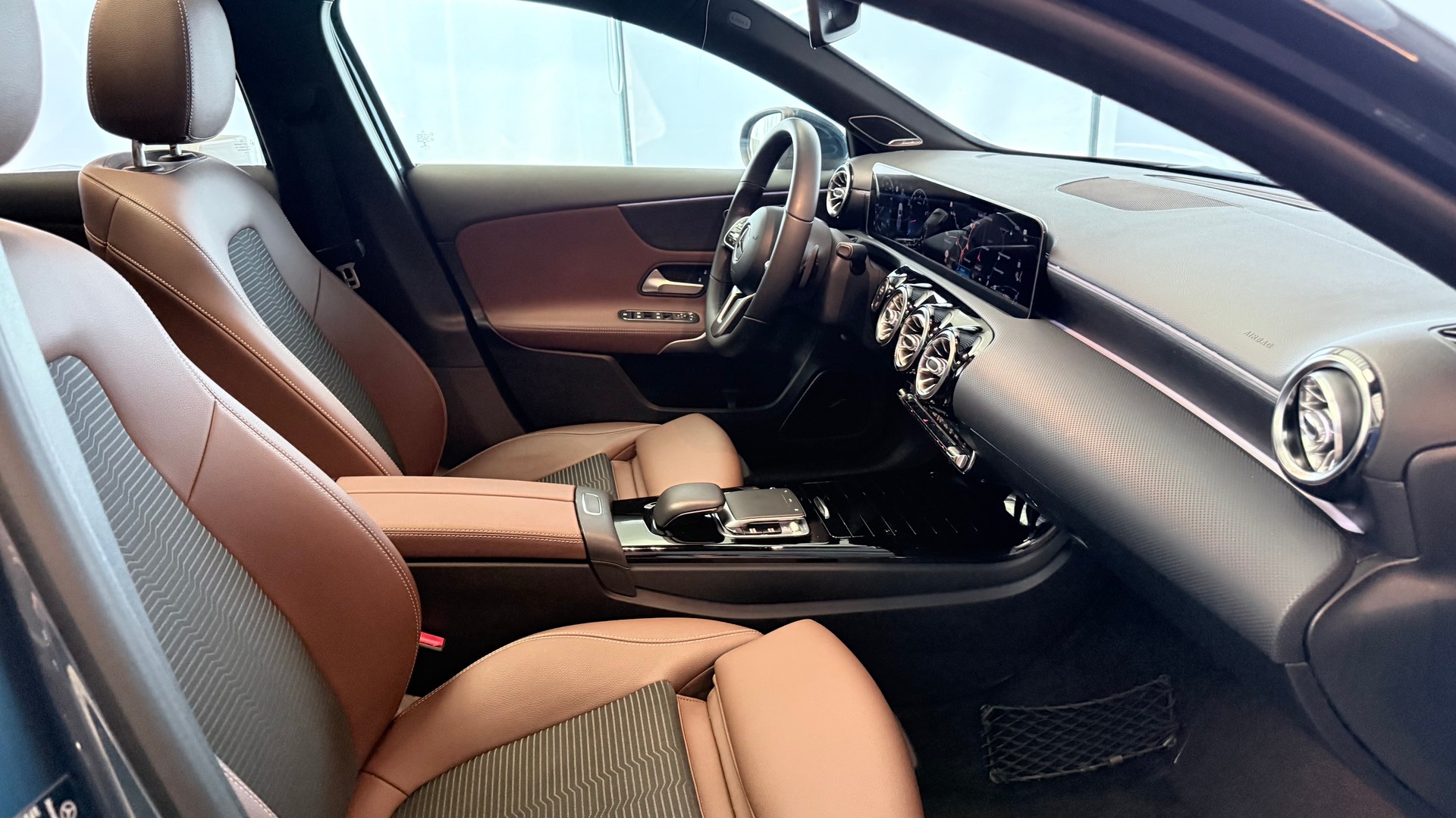 MERCEDES-BENZ A 200 Progressive-image-26