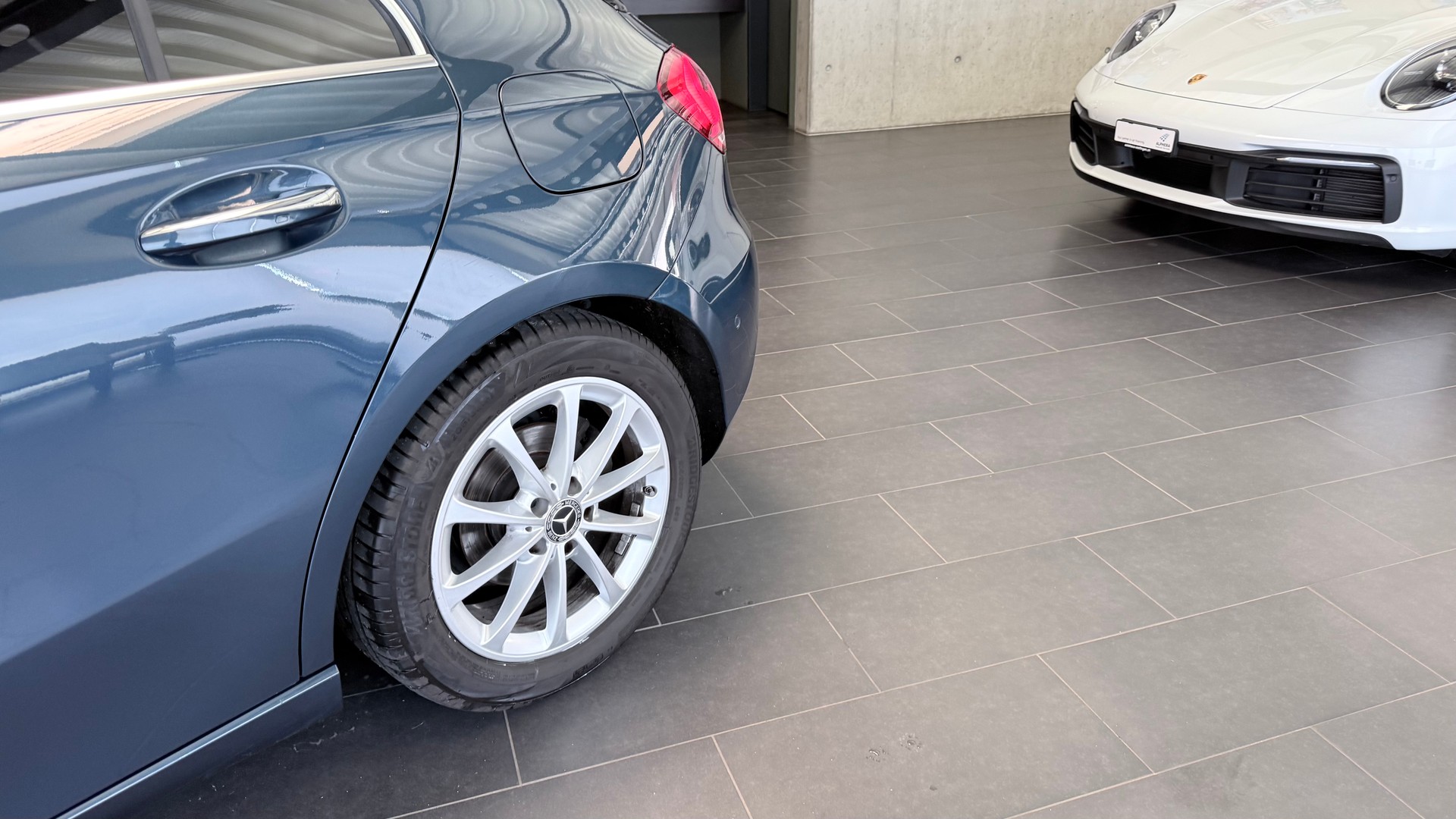 MERCEDES-BENZ A 200 Progressive-image-8