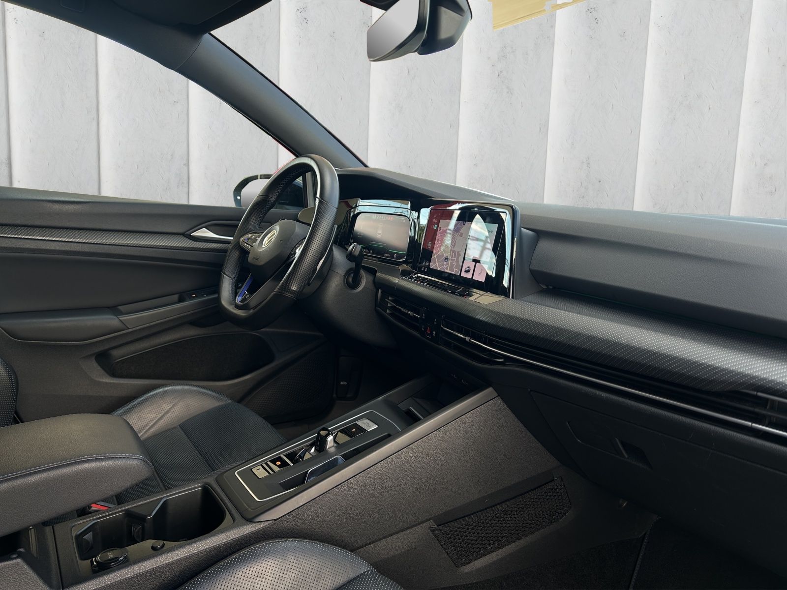 VW Golf 2.0 TSI R DSG 4Motion-image-9