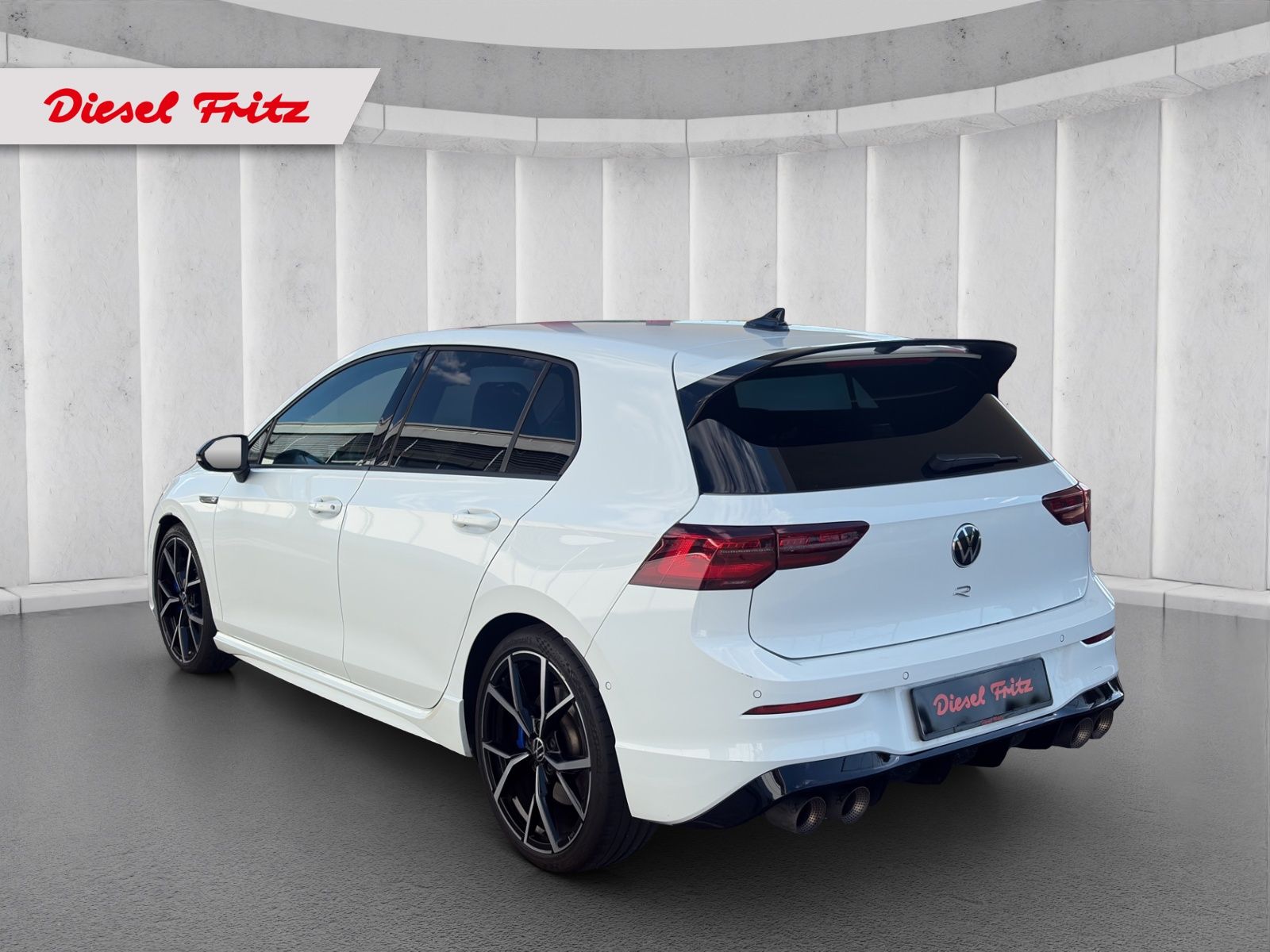 VW Golf 2.0 TSI R DSG 4Motion-image-2