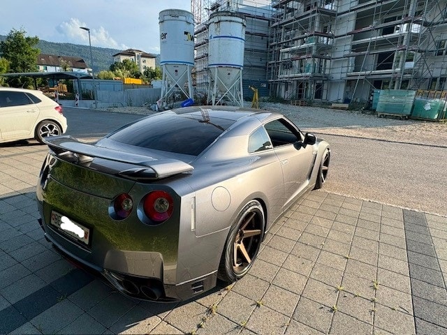 FORD NISSAN GT-R-image-3