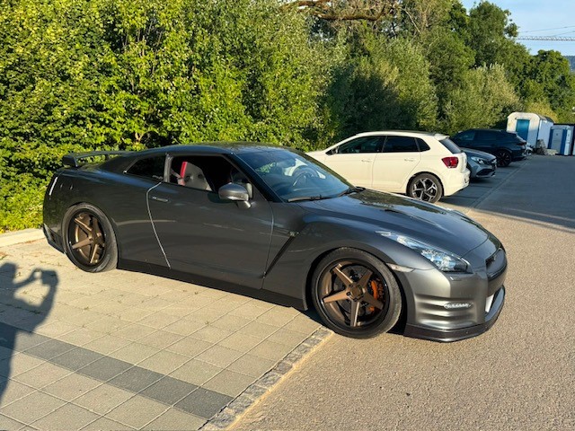 FORD NISSAN GT-R-image-2