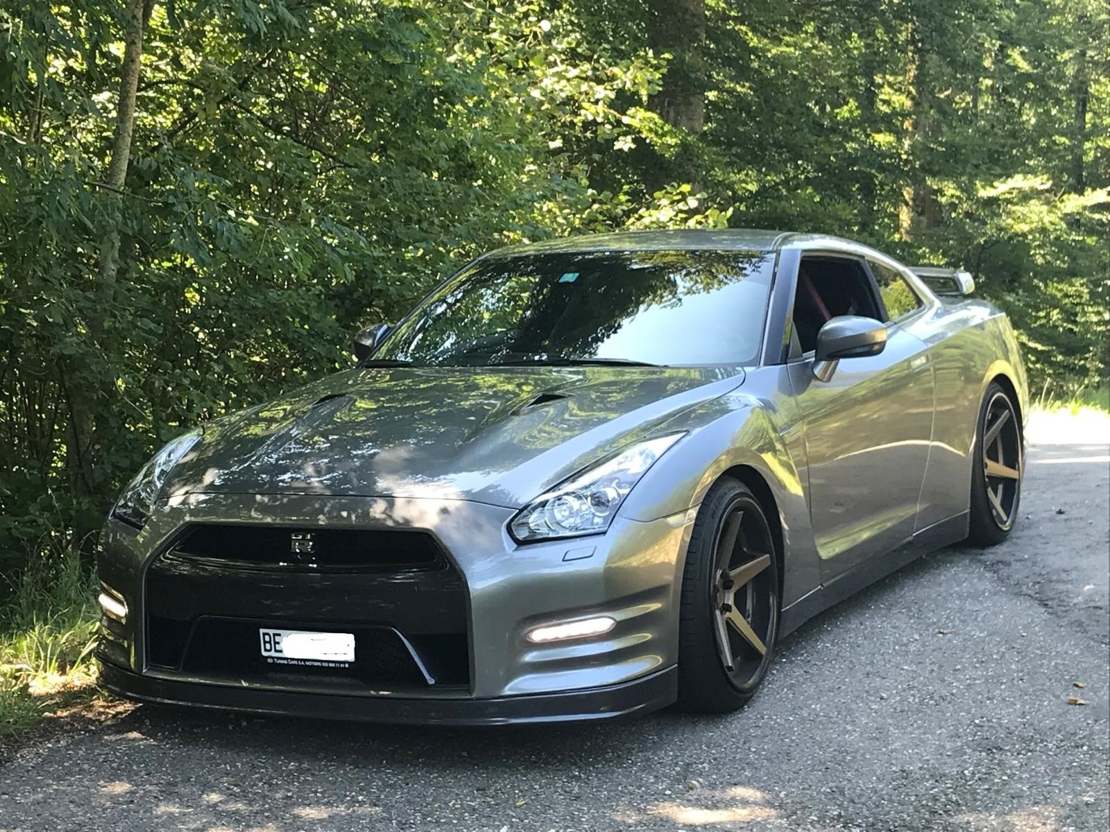 FORD NISSAN GT-R-image-0