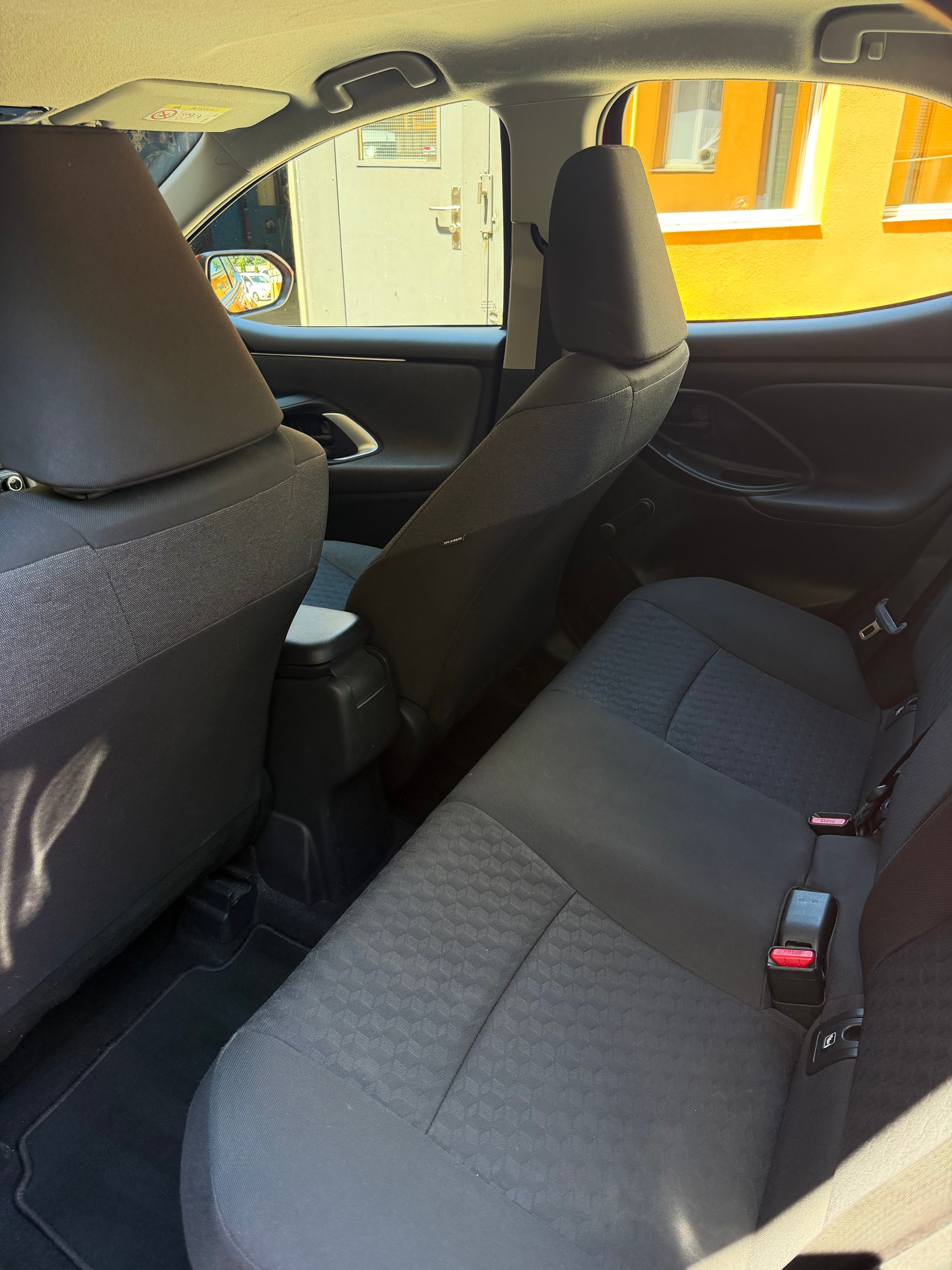 TOYOTA Yaris 1.5 Active e-CVT-image-8