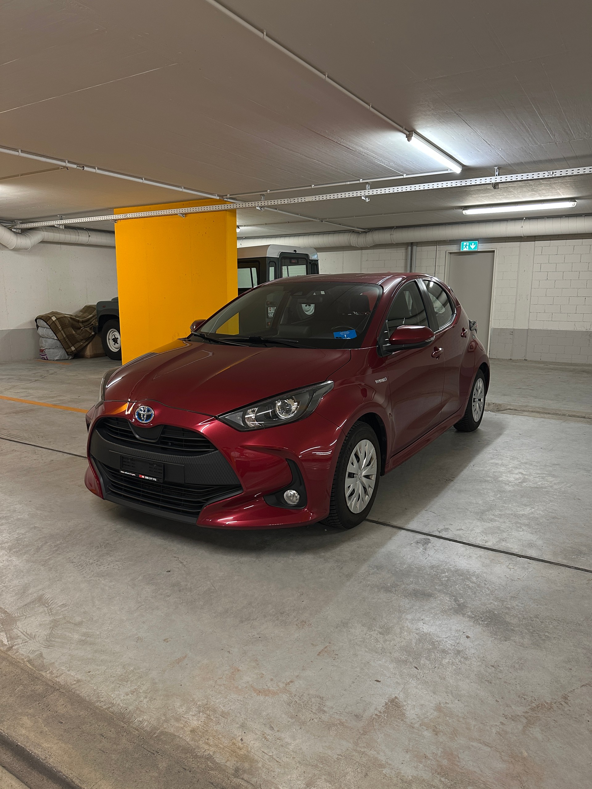 TOYOTA Yaris 1.5 Active e-CVT-image-1