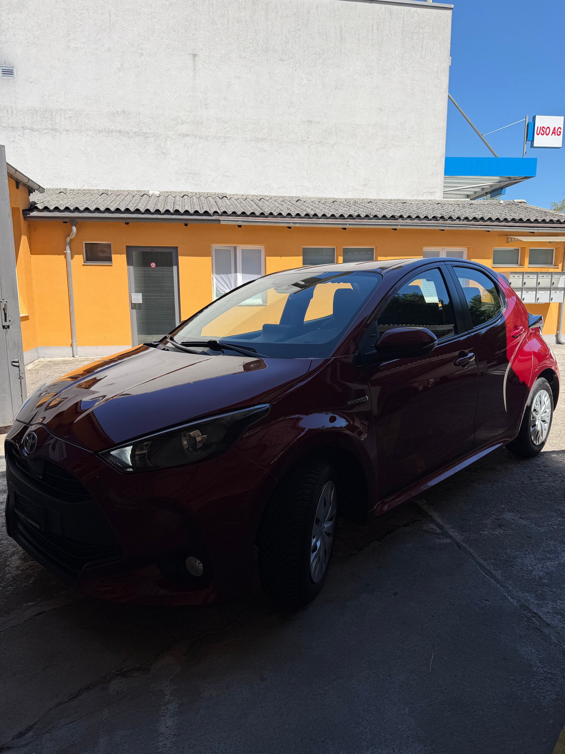 TOYOTA Yaris 1.5 Active e-CVT-image-1