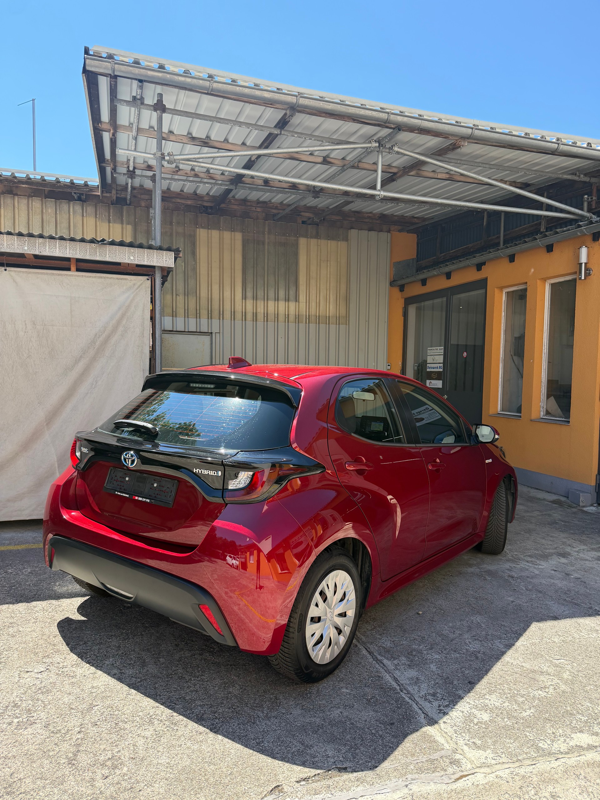 TOYOTA Yaris 1.5 Active e-CVT-image-4
