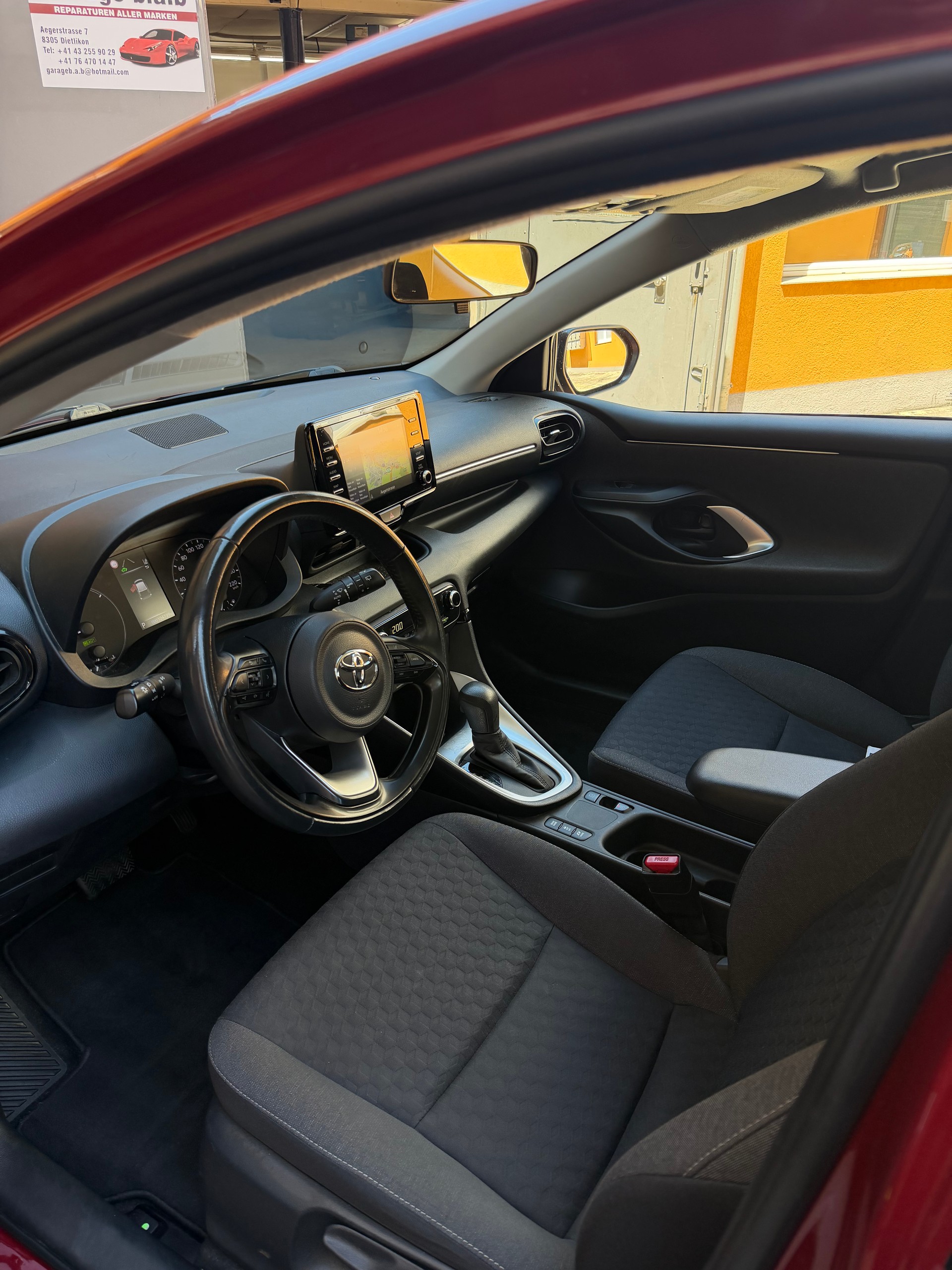 TOYOTA Yaris 1.5 Active e-CVT-image-7