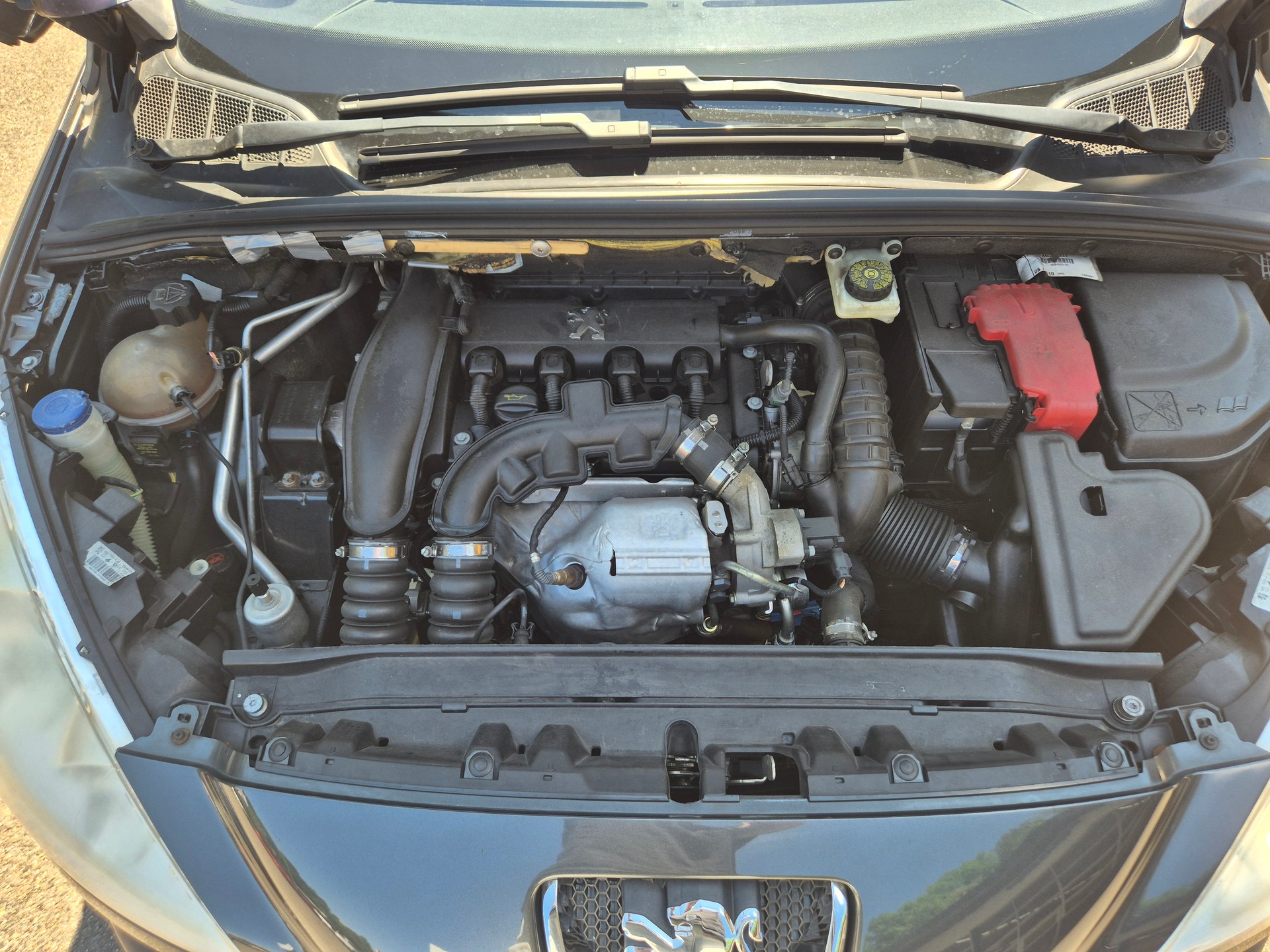 PEUGEOT 308 1.6 16V T XSI Automatic-image-25